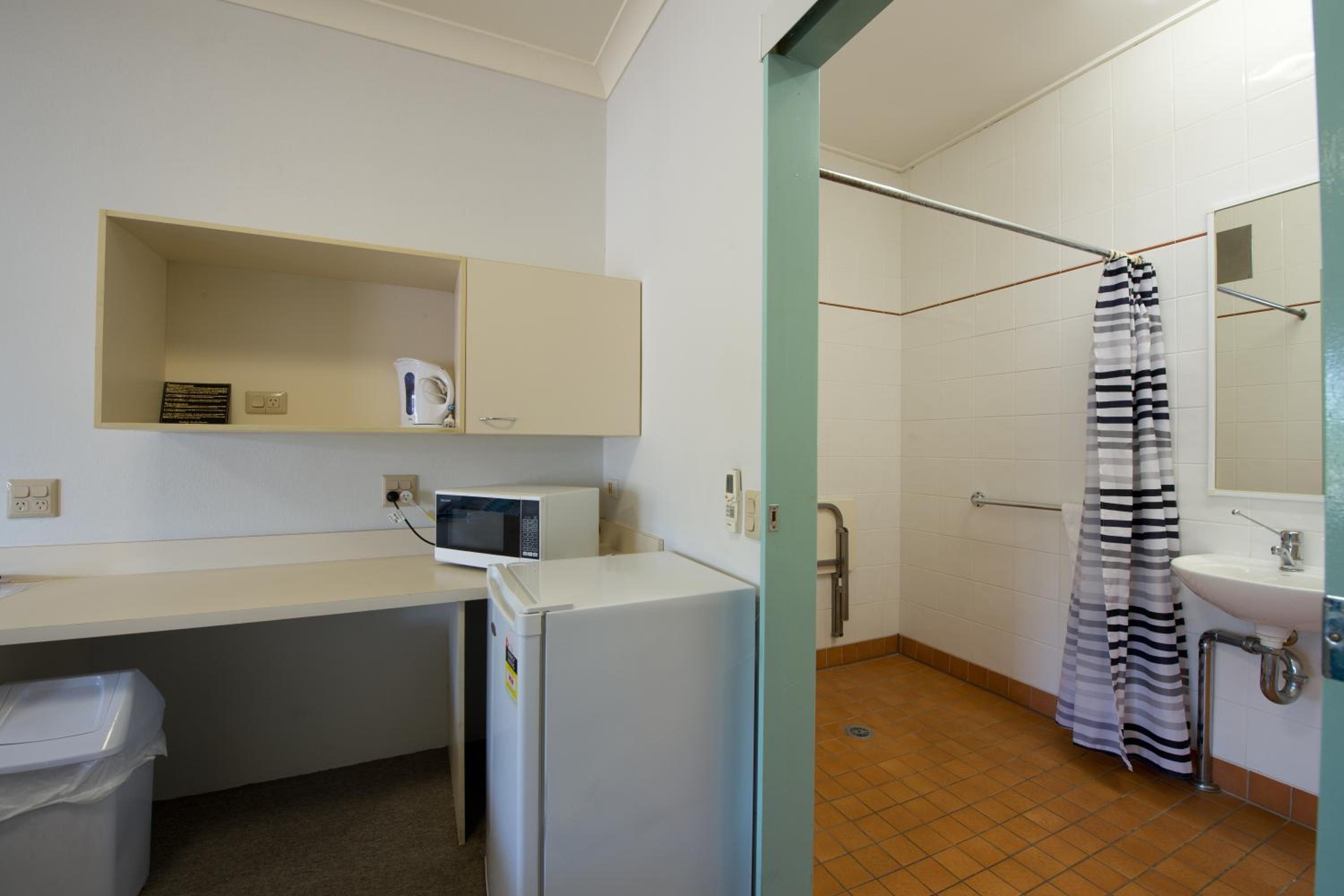 Queen Room - Disability Access - Photo 2