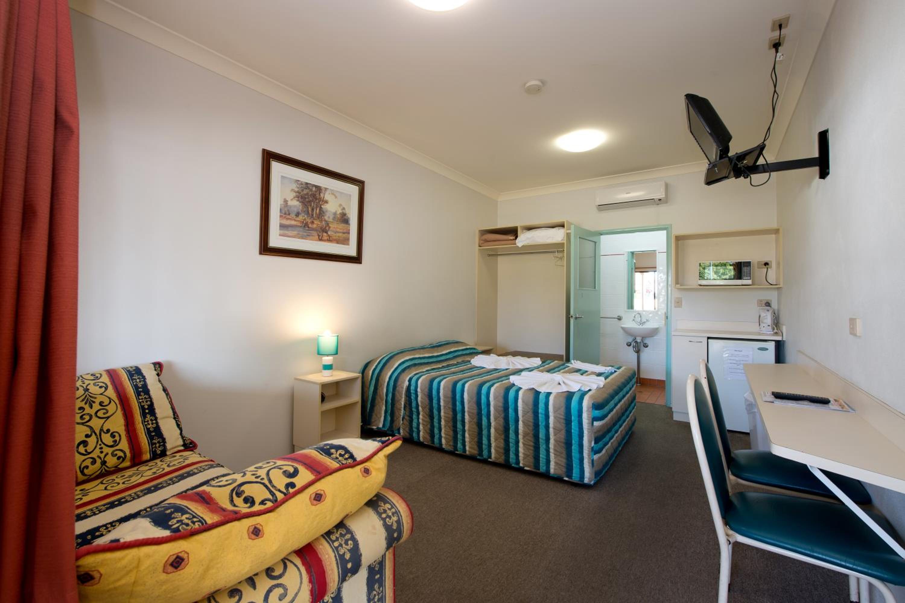 Standard Queen Room photo 2