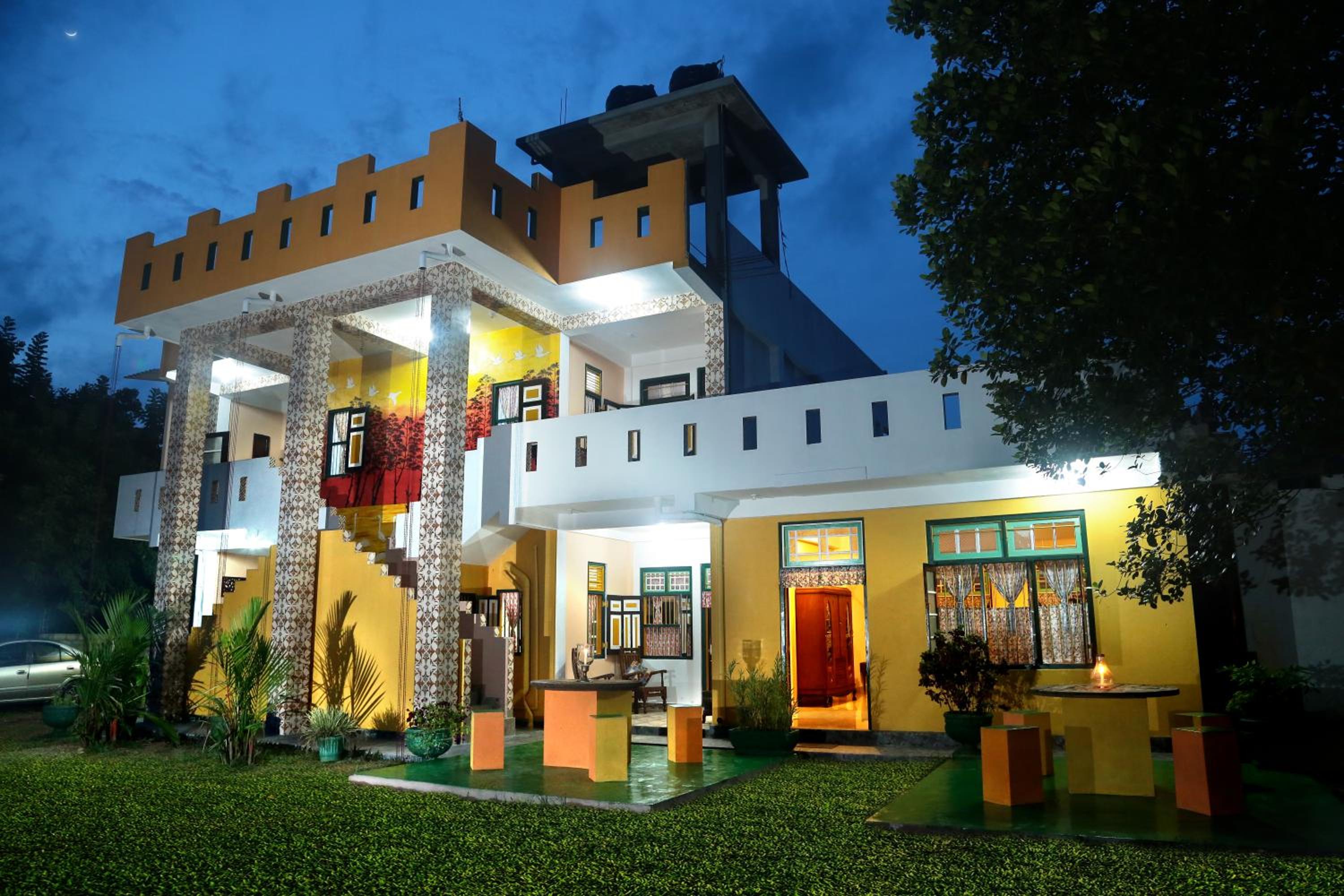 Deluxe King Room  with Free Airport Pickup or Drop photo 2