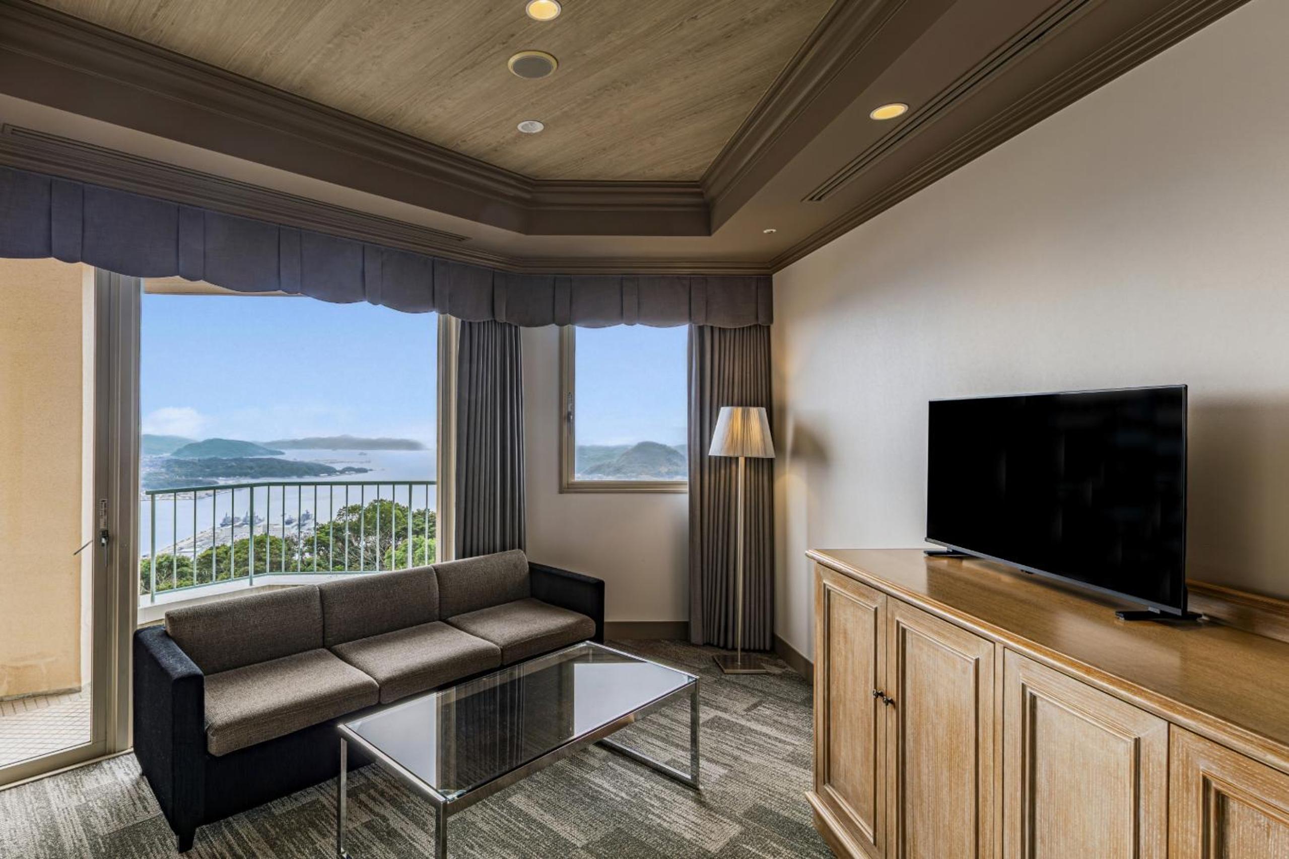Junior Suite with Balcony photo 3