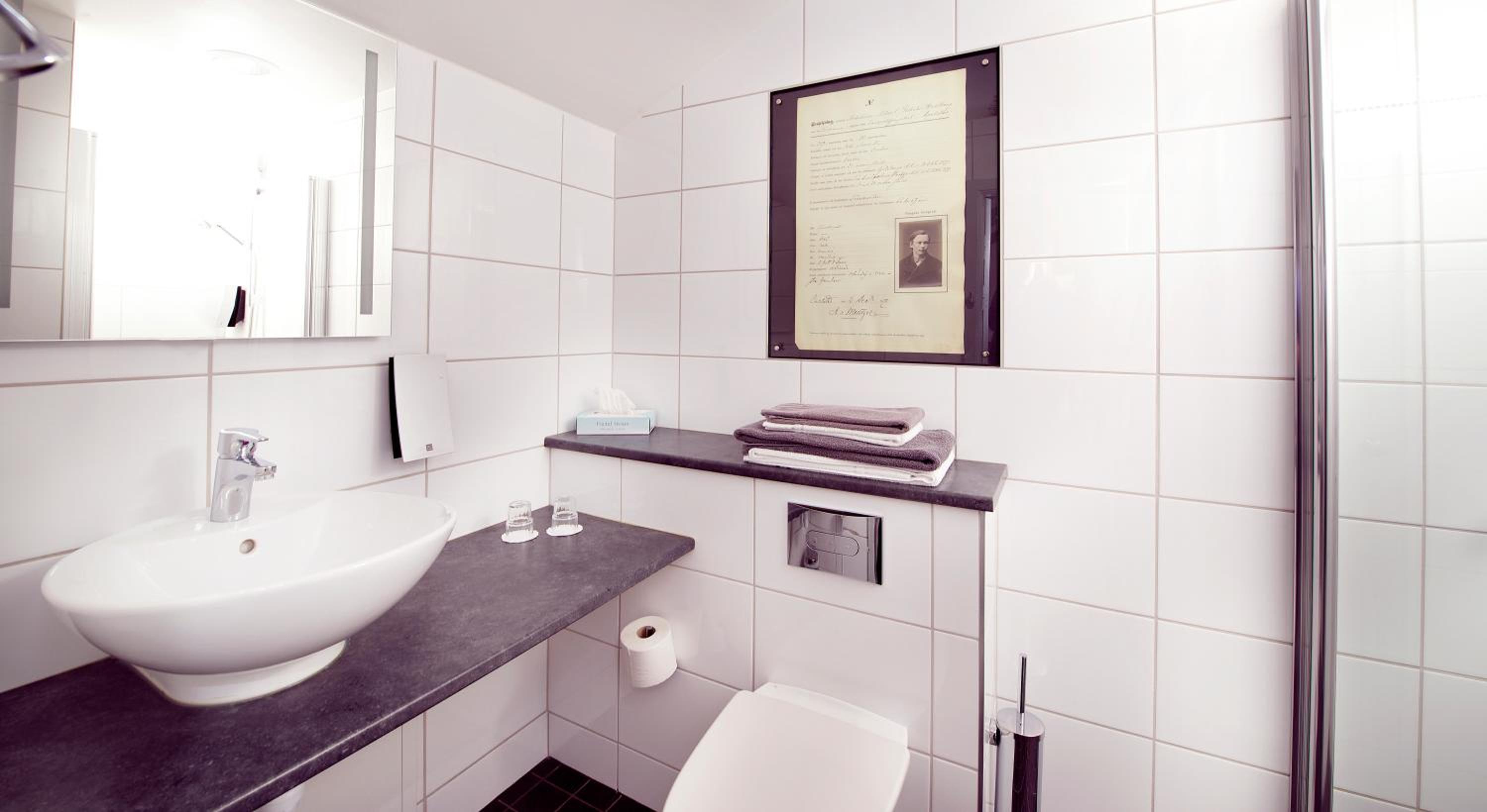 Standard Double or Twin Room - Photo 5