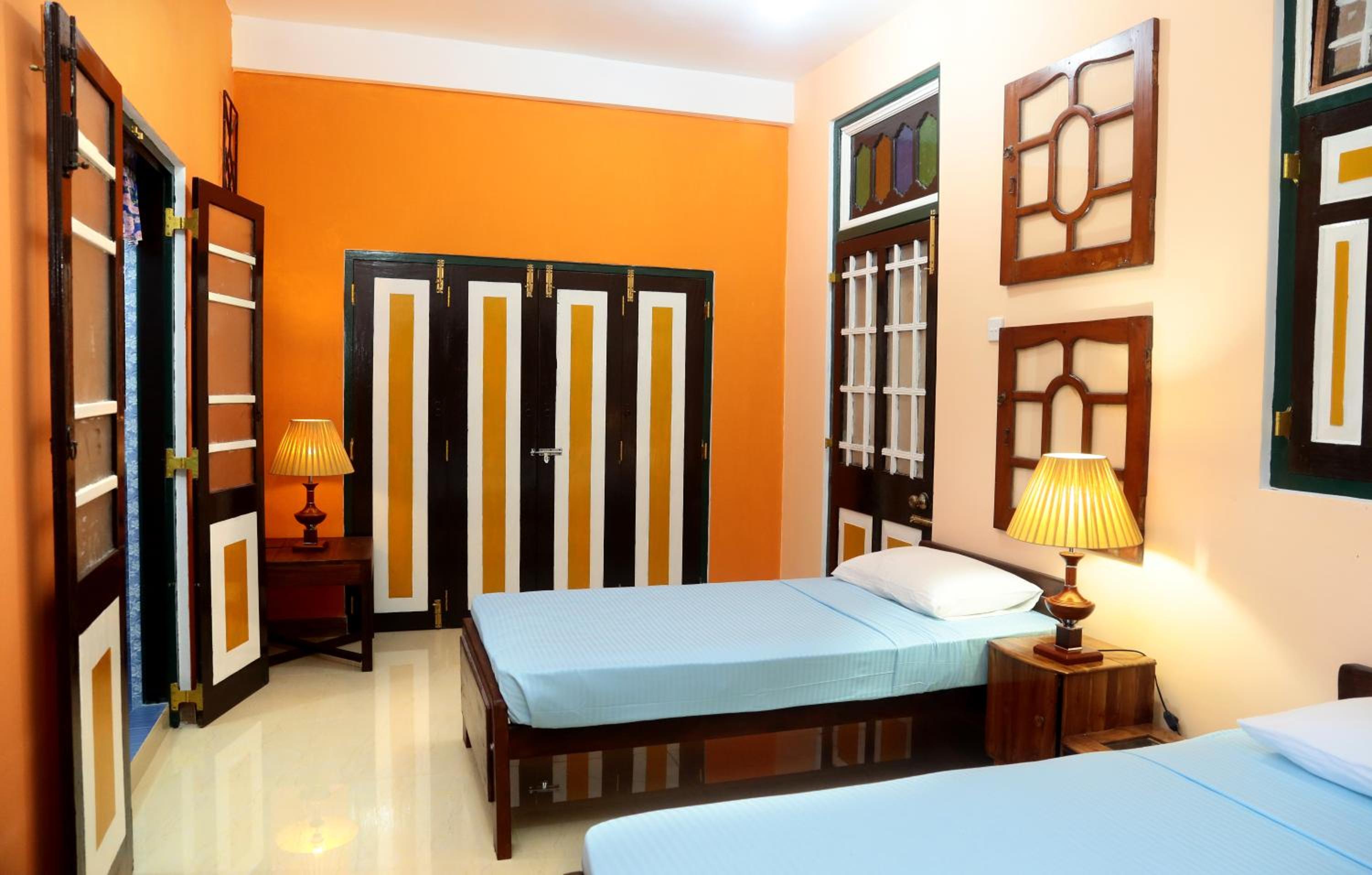 Deluxe Twin Room with Free Airport Pickup or Drop photo 1