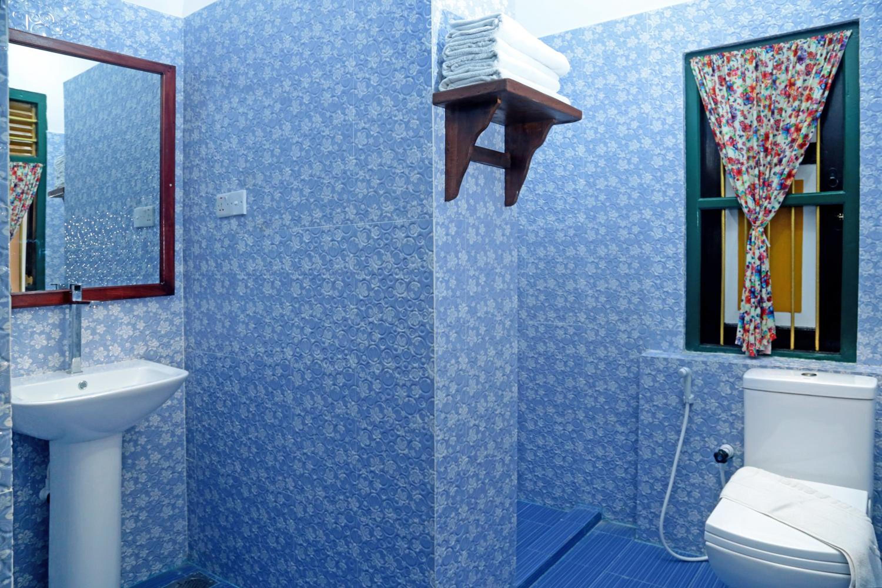 Deluxe Twin Room with Free Airport Pickup or Drop photo 2