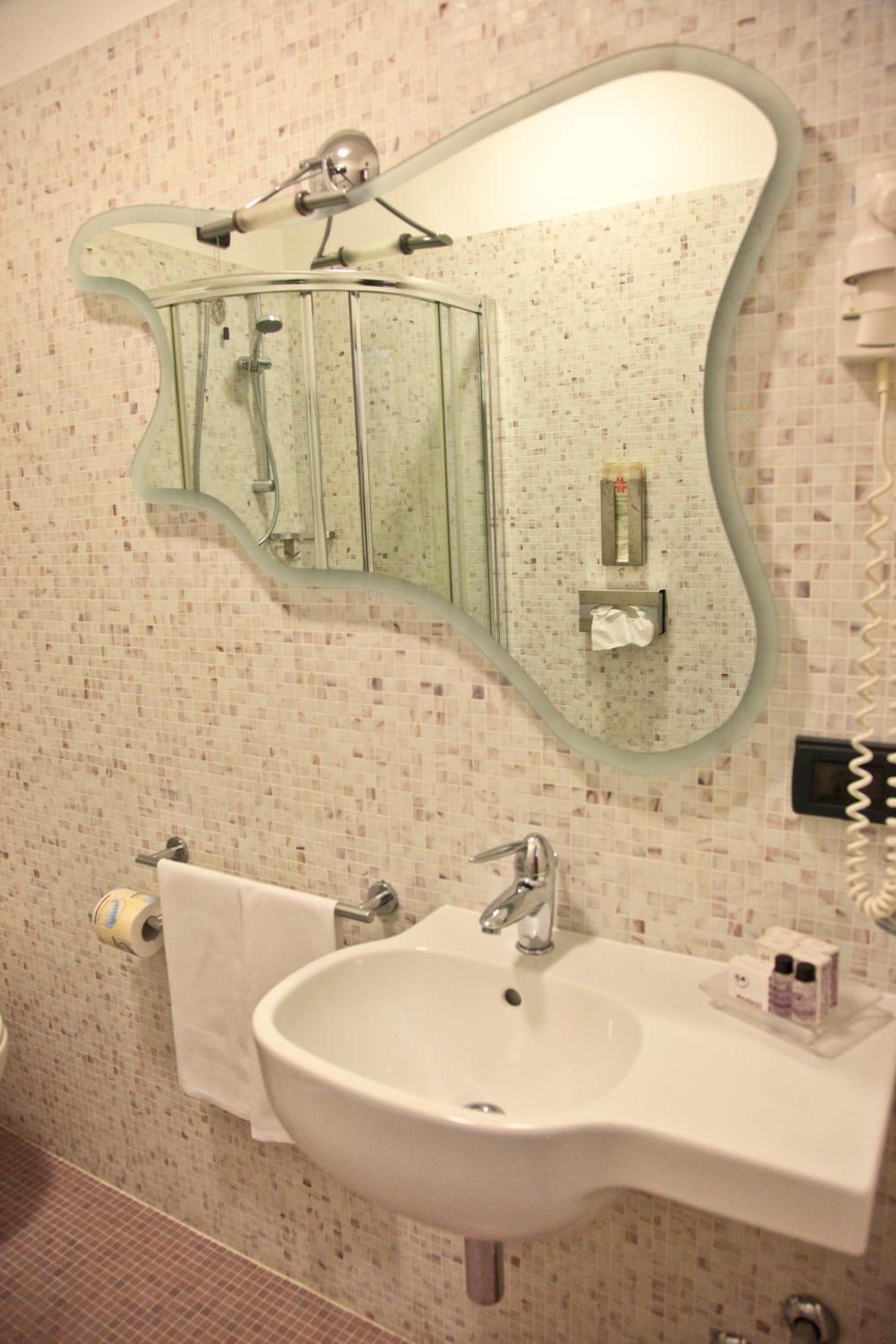 Single Room photo 3