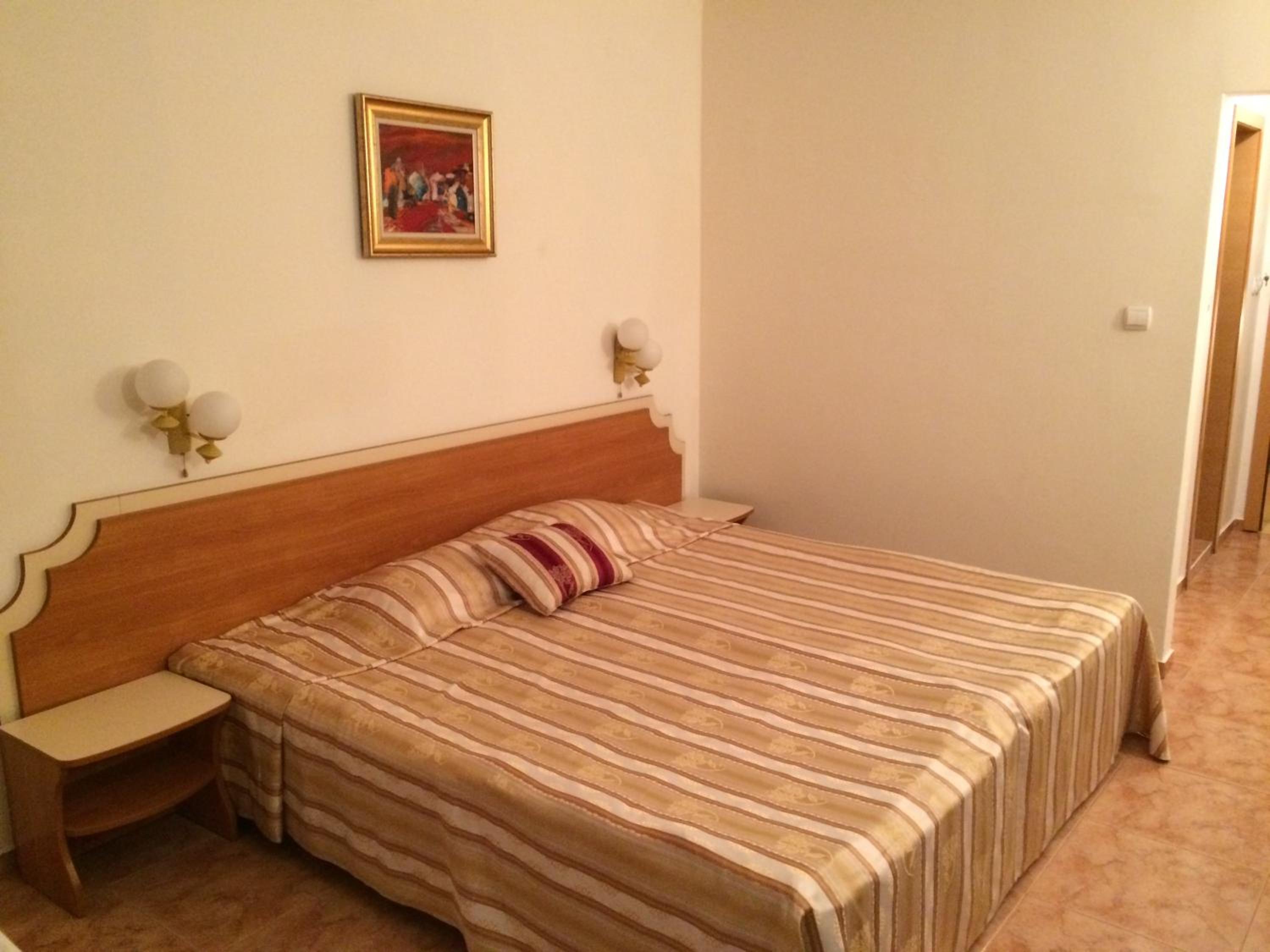 Superior King or Twin Room - Photo 11