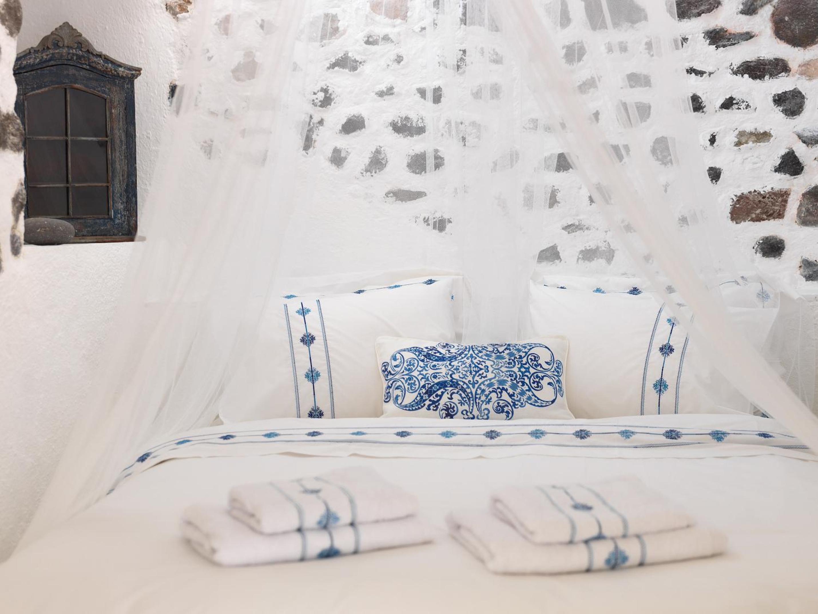 One-Bedroom House-Blue photo 1