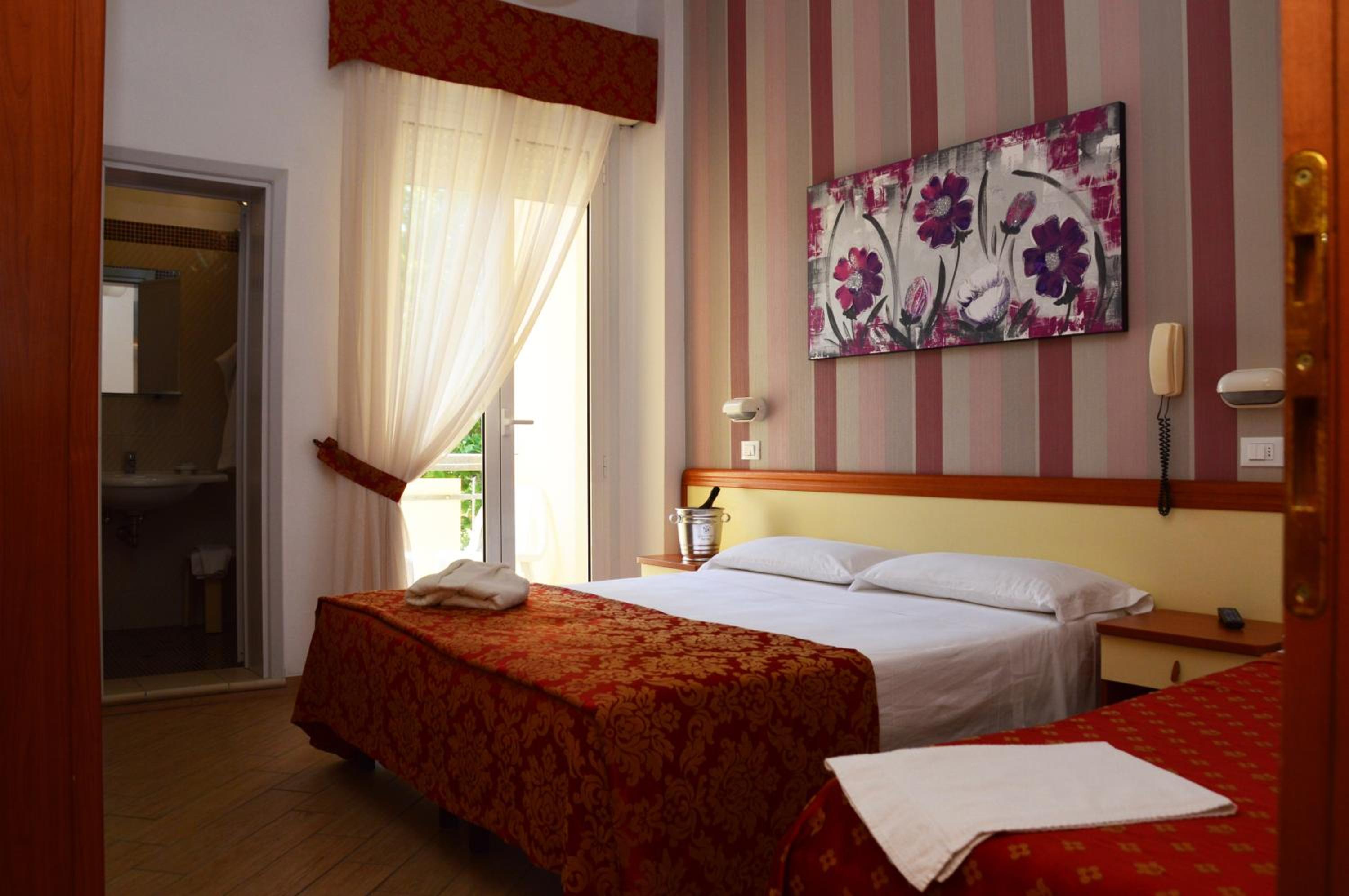 Double Room - Photo 8