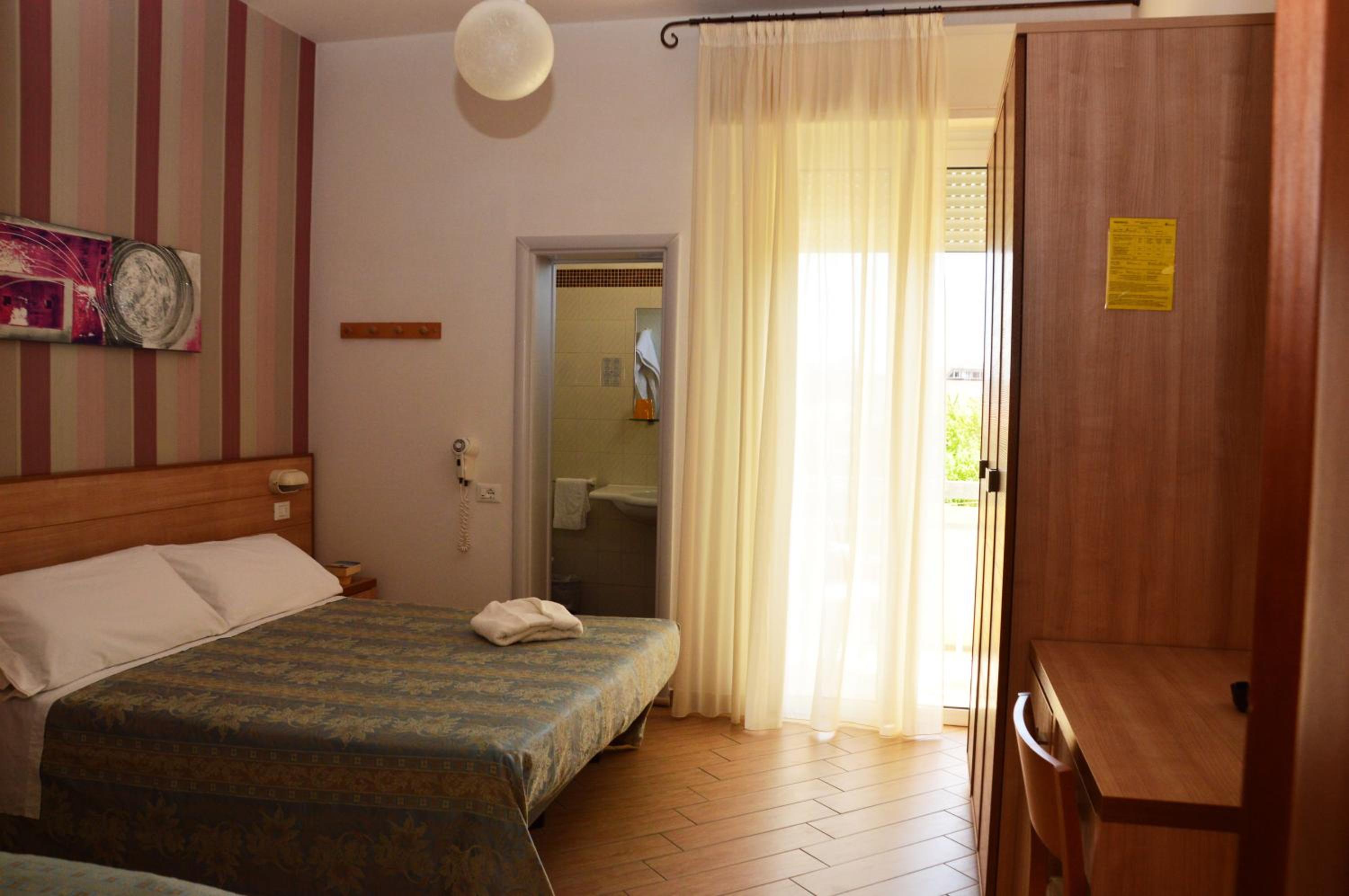 Double Room - Photo 9