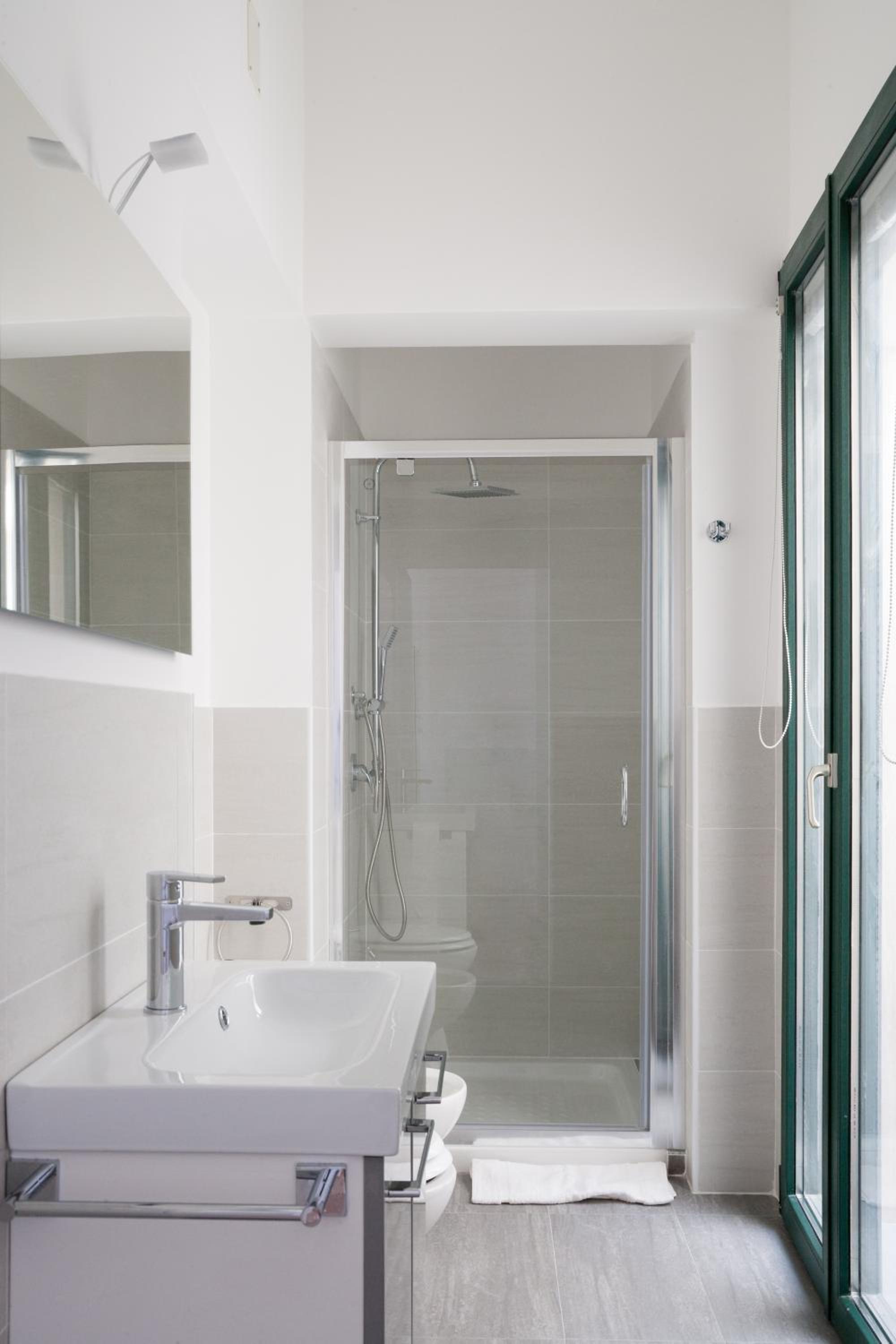 Double or Twin Room with Private Bathroom photo 3