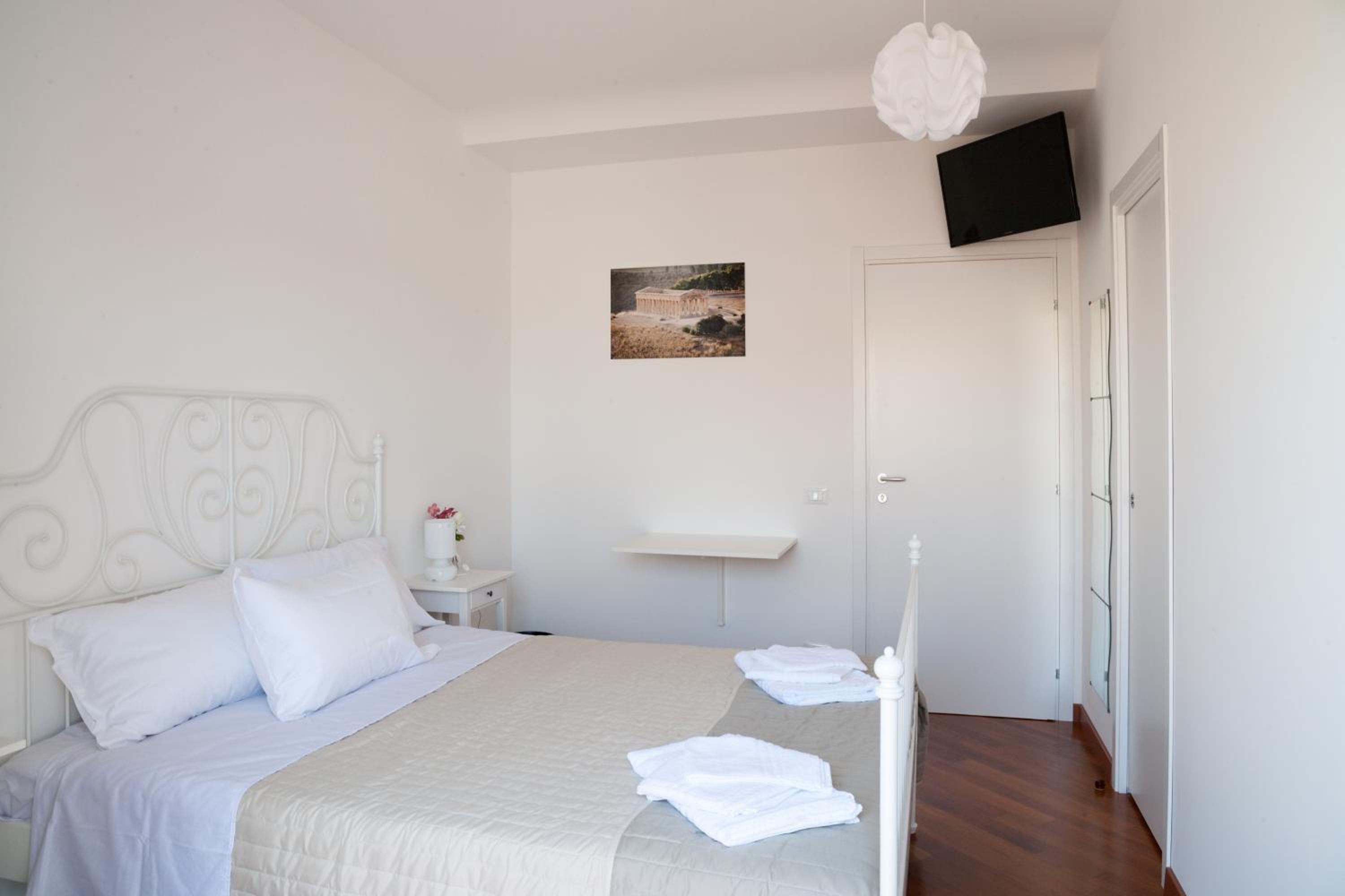 Double Room with Private Bathroom photo 3