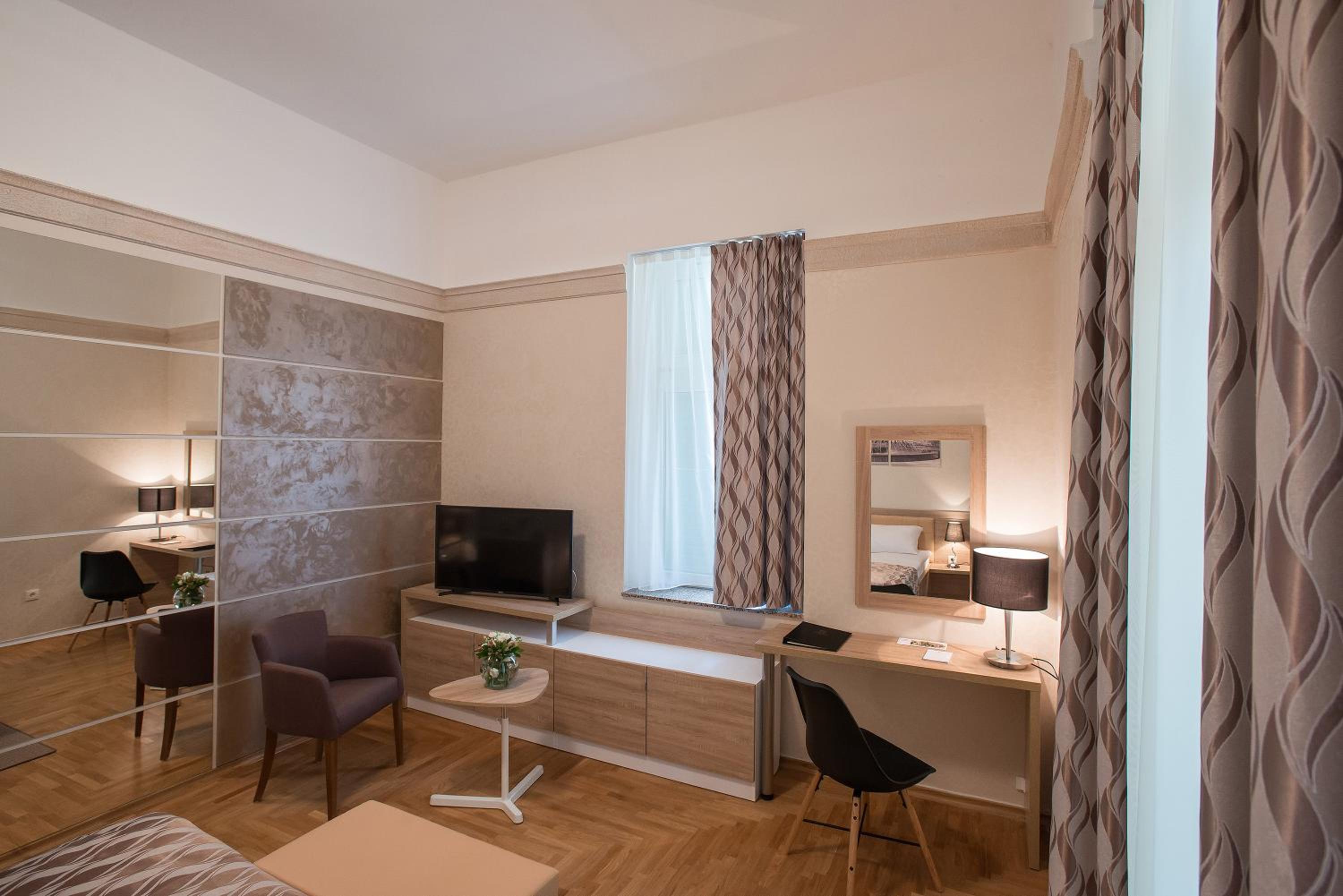 Superior Double Room - Photo 2