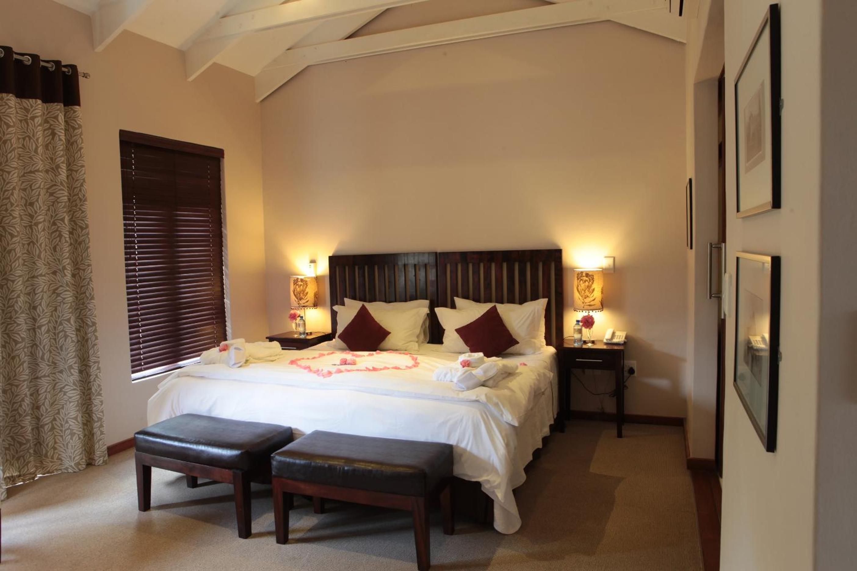 Deluxe Room - Photo 10