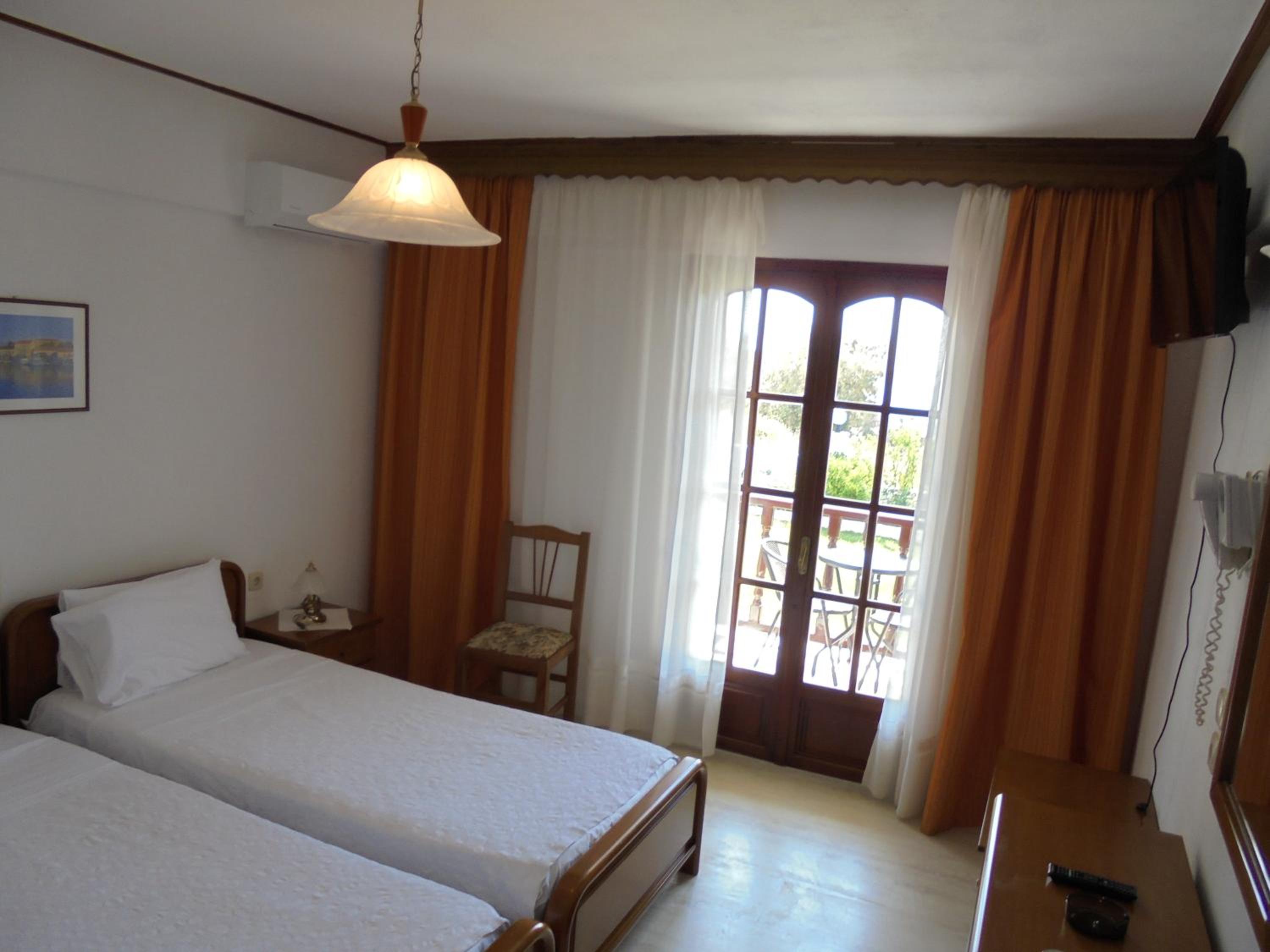 Quarto Duplo Econômico com Vista para o Jardim