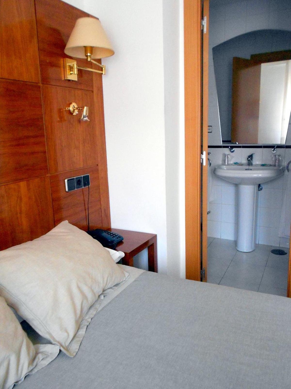 Standard Double or Twin Room photo 2