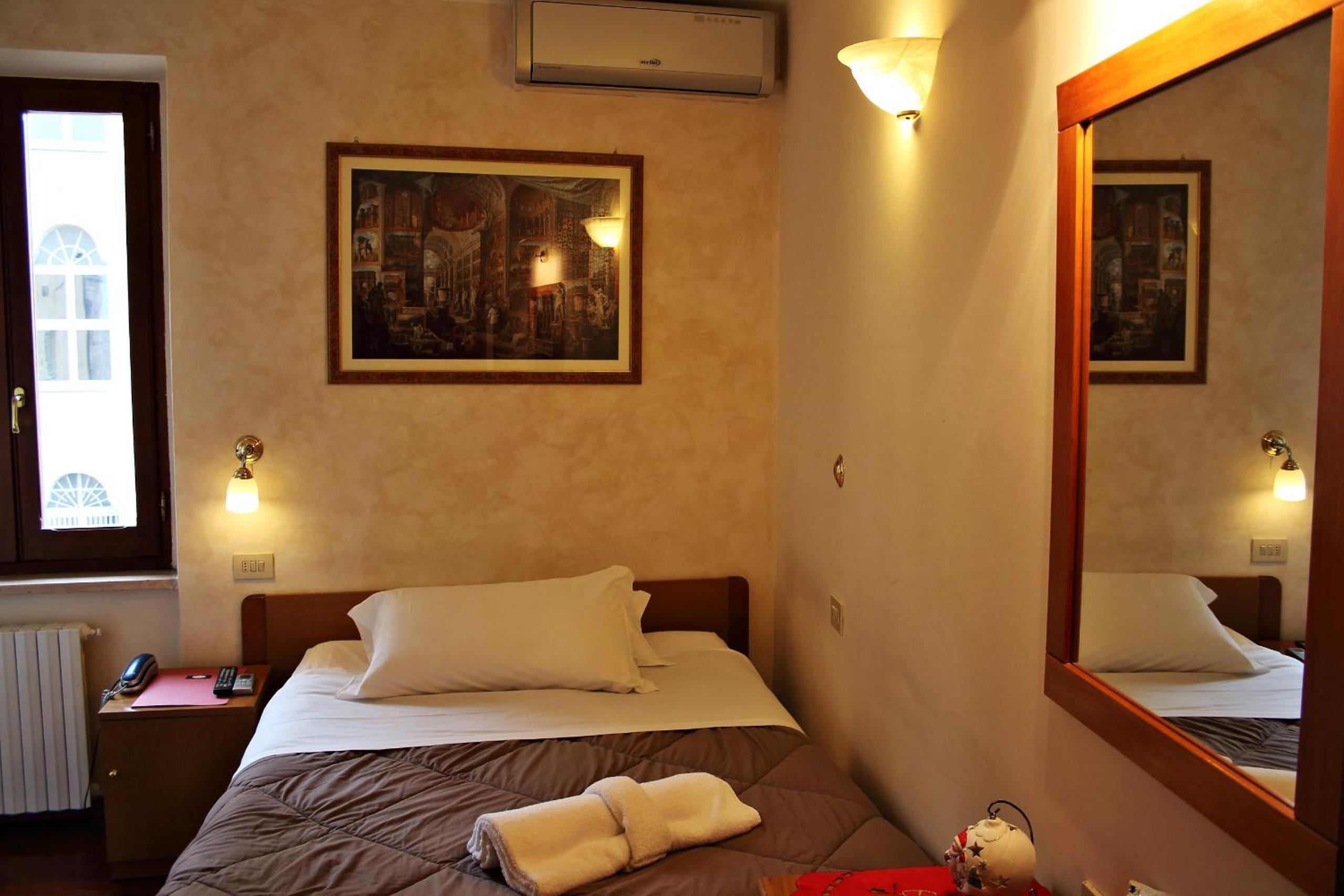 Single Room photo 2