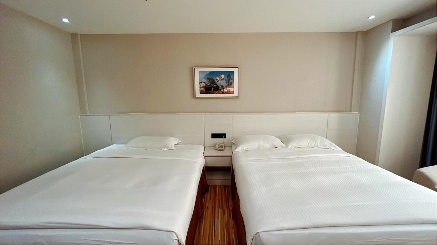 Deluxe Triple Room photo 2