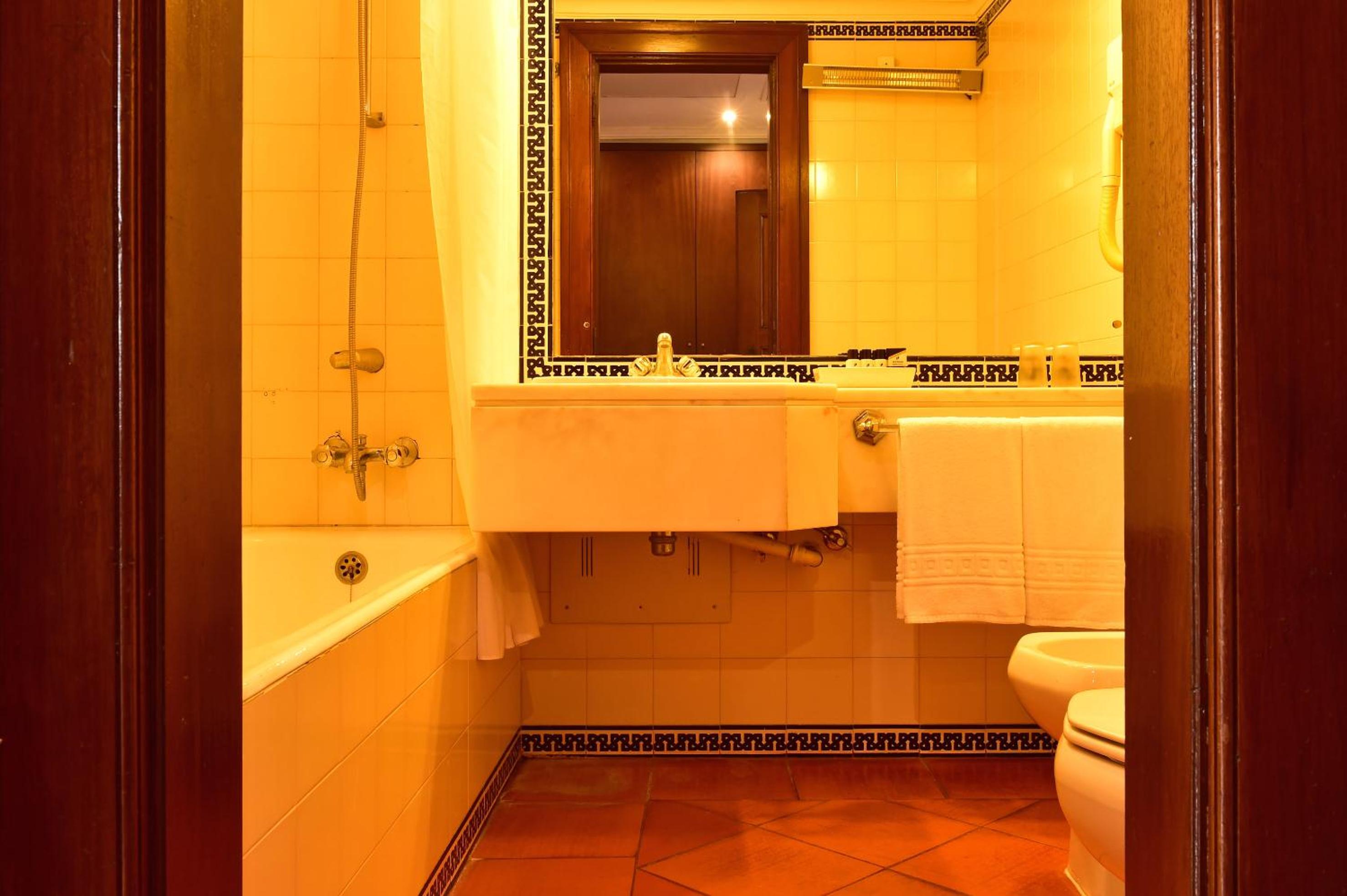 Classic Double or Twin Room - Photo 2