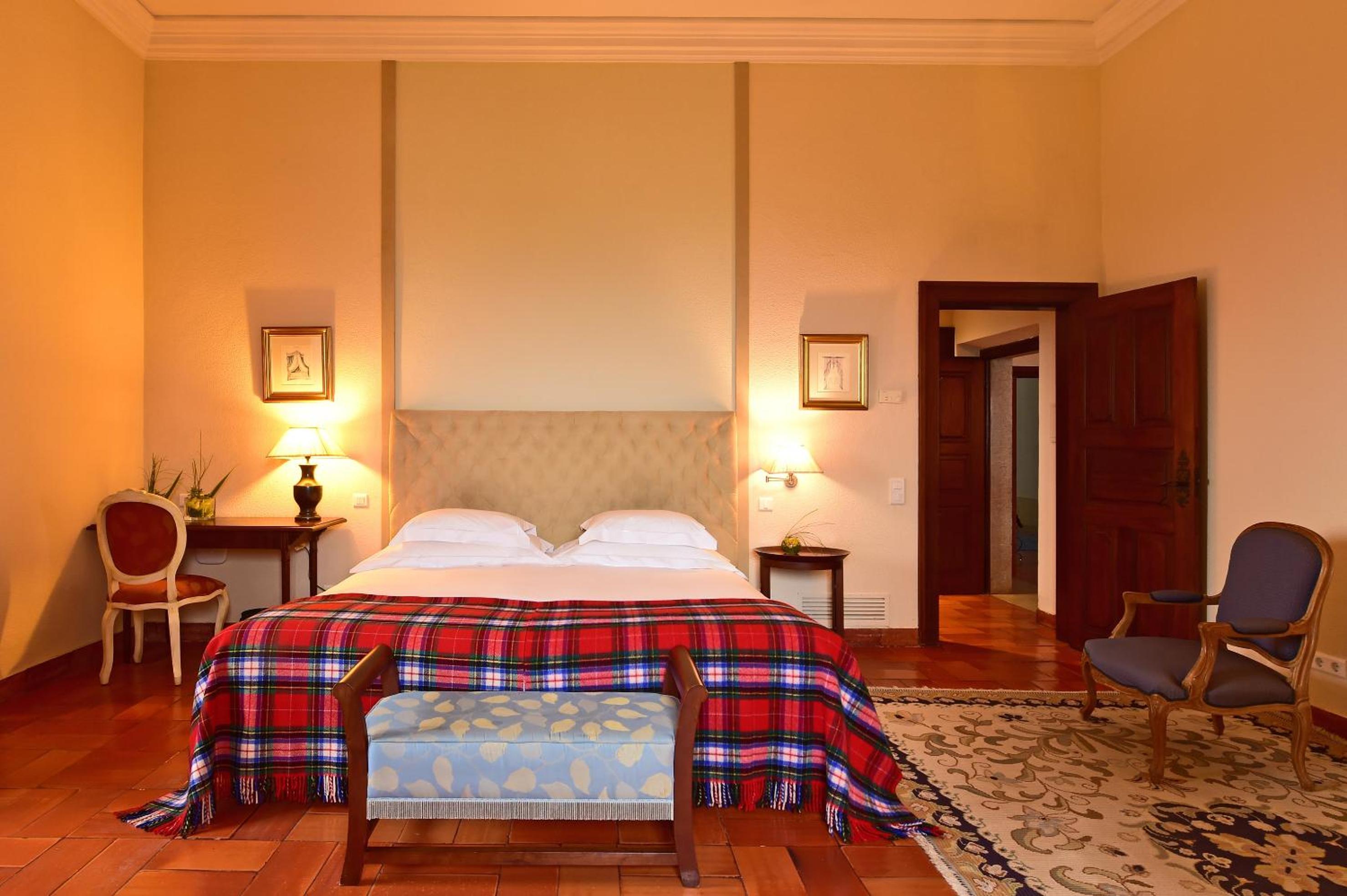 Suite - Photo 1