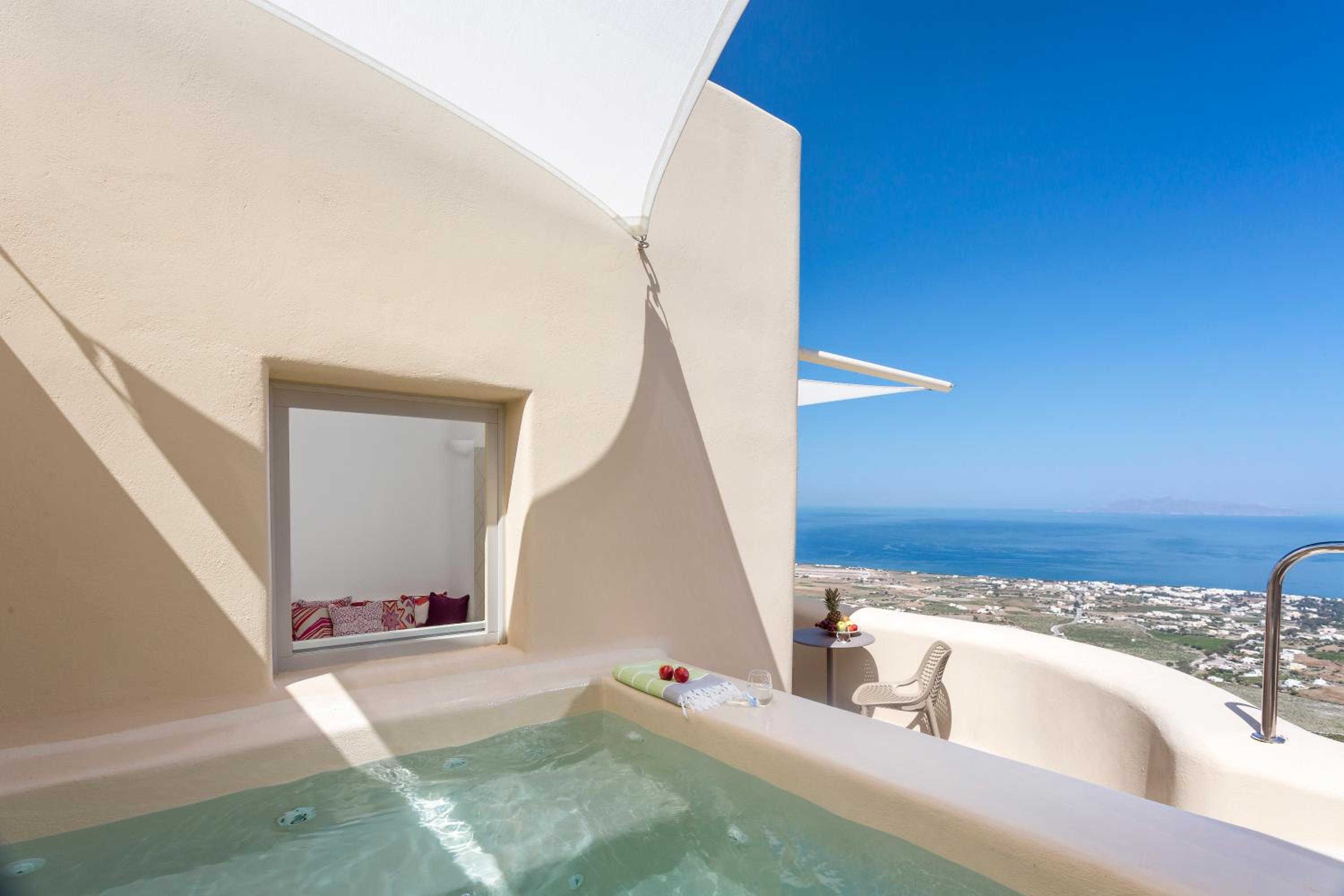 Senior Suite with Outdoor Heated Tub photo 2