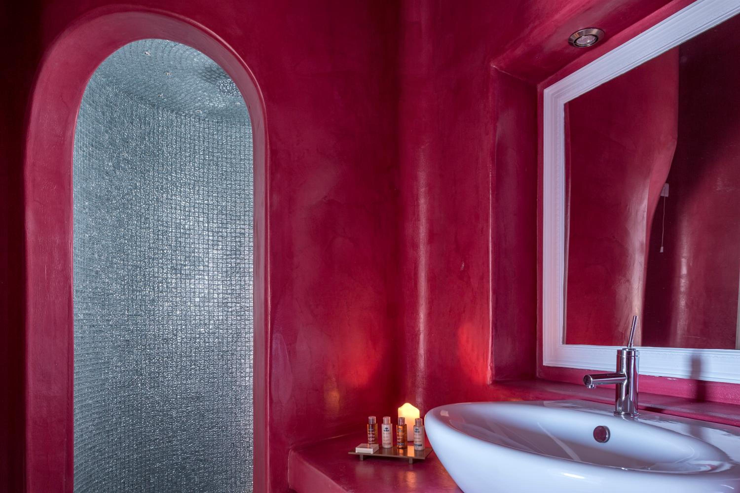 Private Executive Suite with Outdoor Heated Tub photo 3