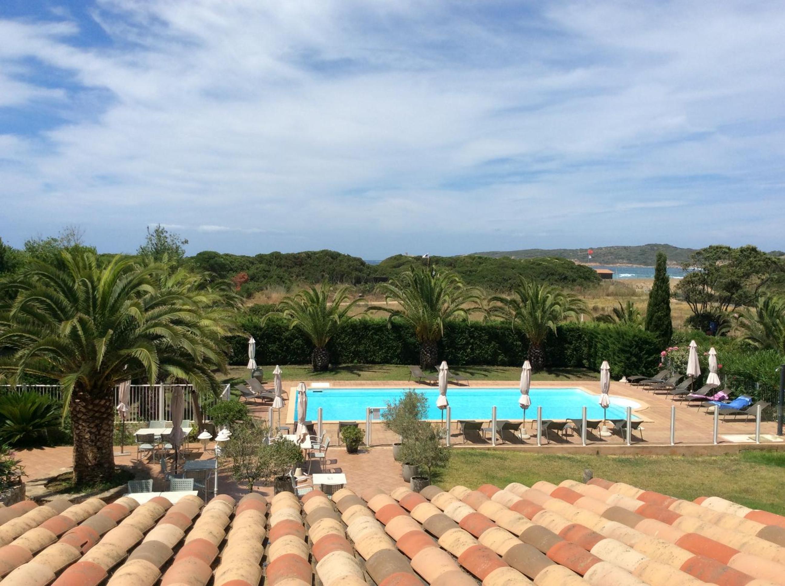 Superior Twin Room with Pool View - Photo 4