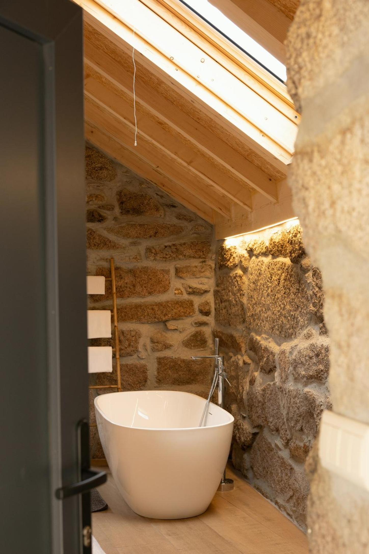 Deluxe Double Room with Bath photo 2