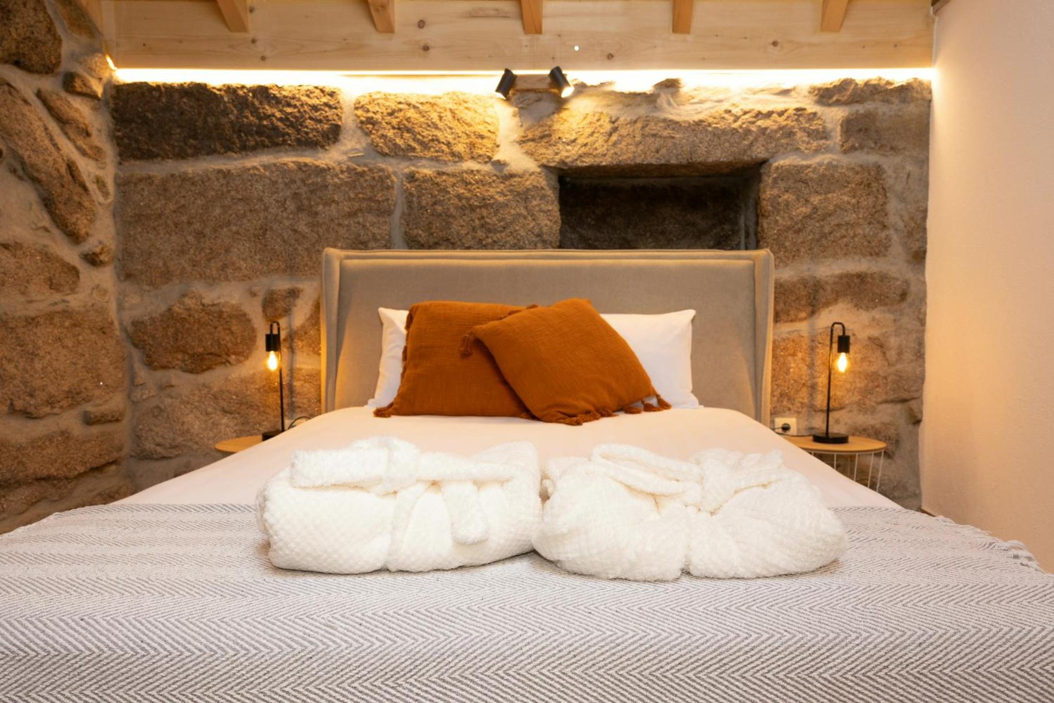 Deluxe Double Room with Bath photo 3
