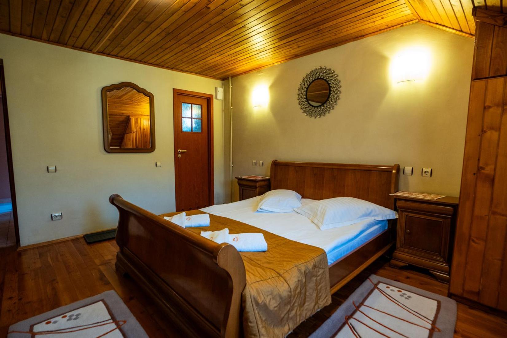 Double Room - Photo 2