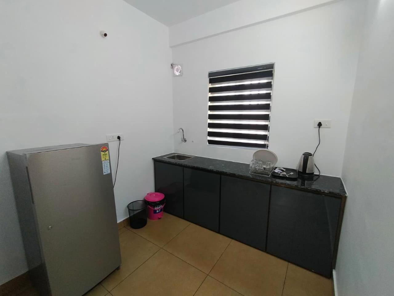 Deluxe One-Bedroom Apartment - Photo 12