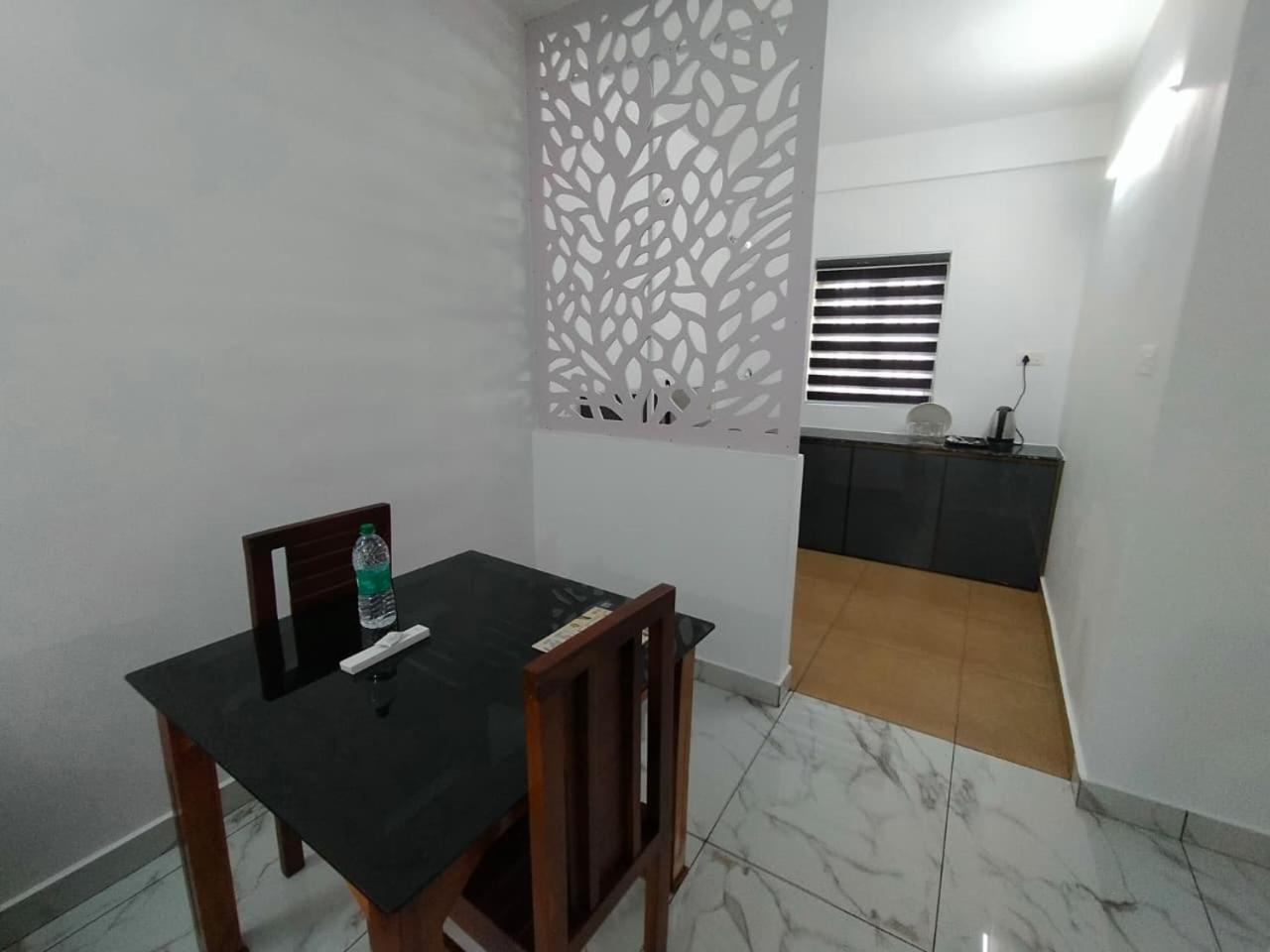 Deluxe One-Bedroom Apartment - Photo 11
