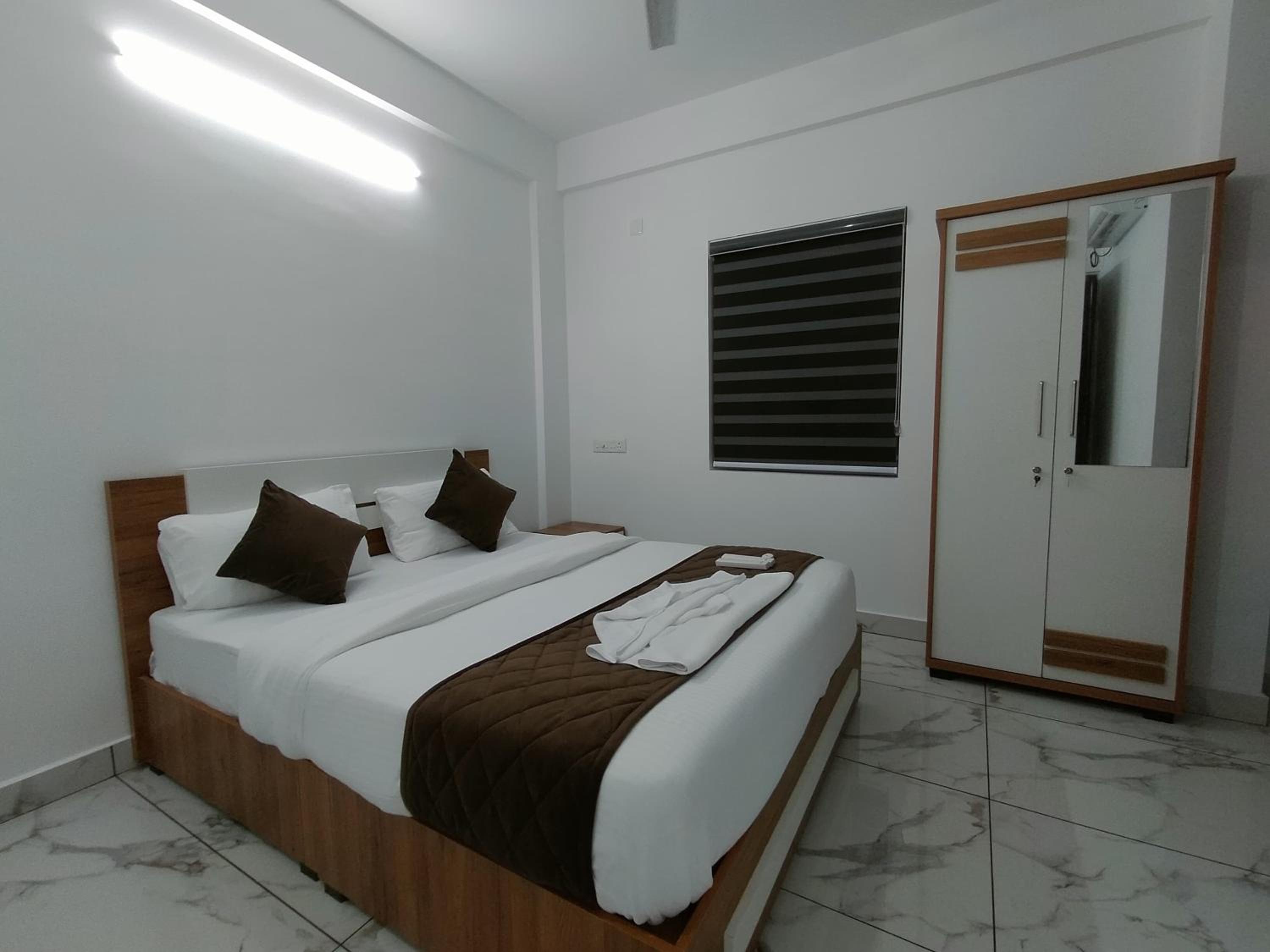 Deluxe One-Bedroom Apartment - Photo 15