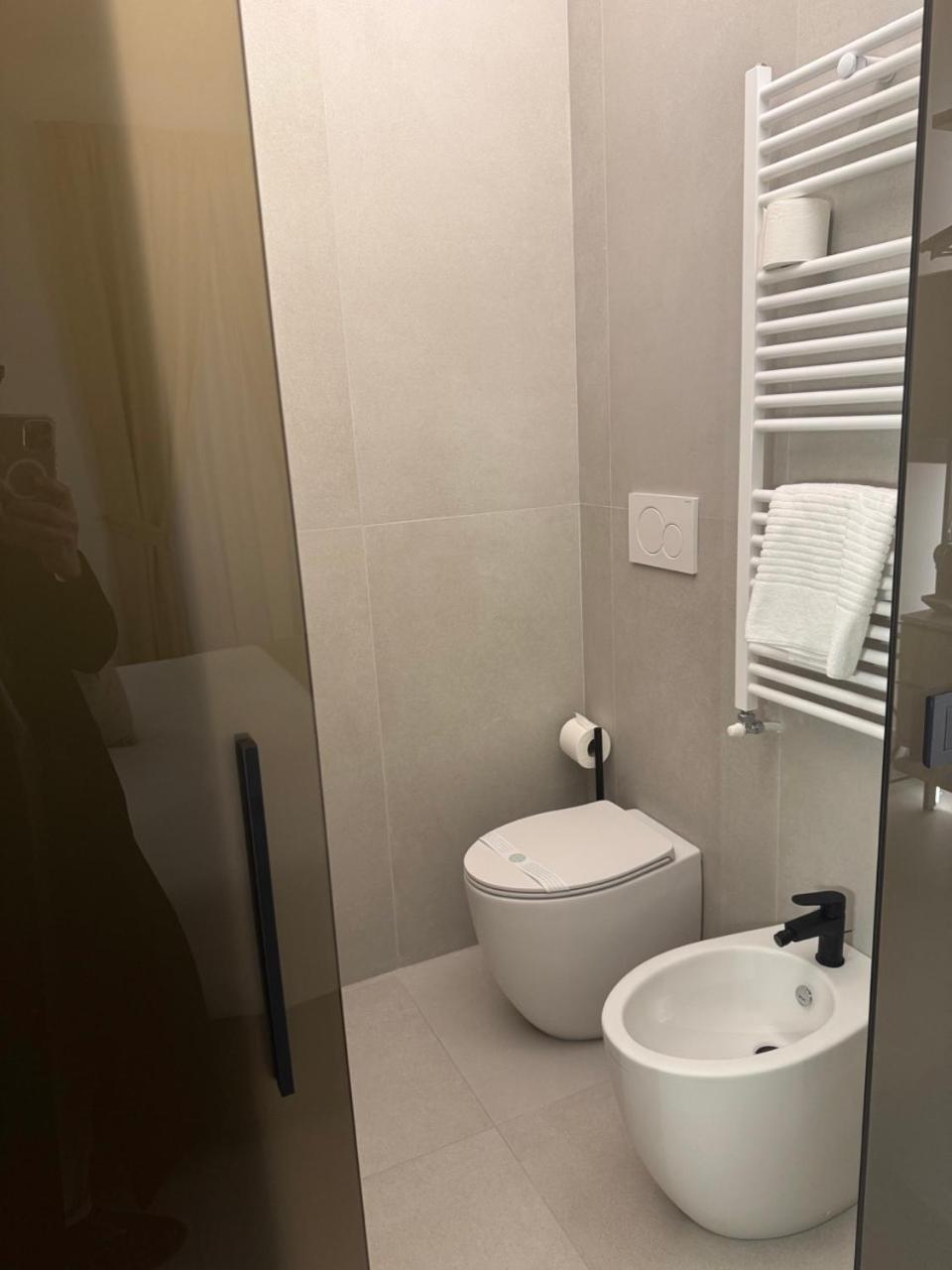 Single Room with Bathroom photo 3