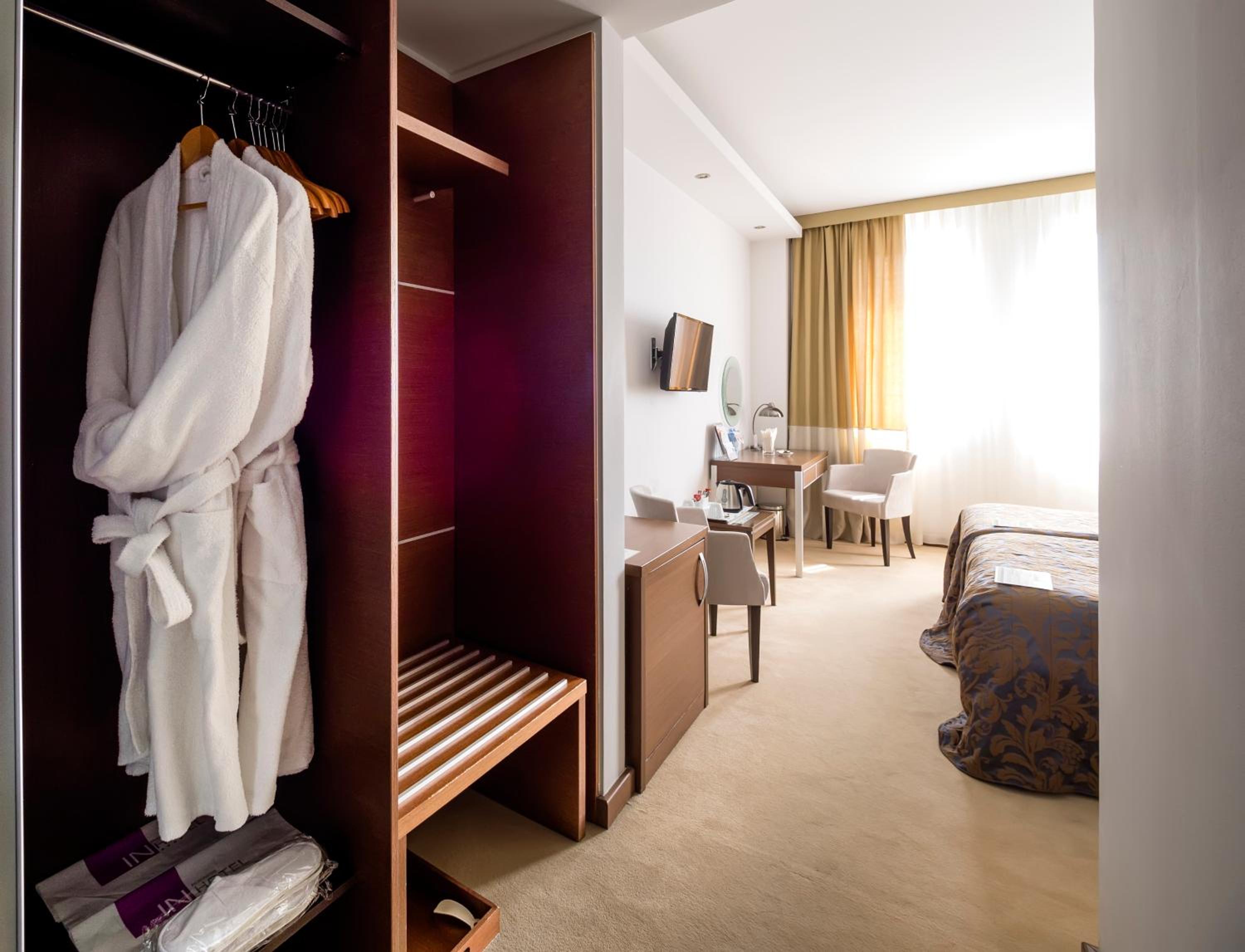 Superior Twin Room - Photo 1