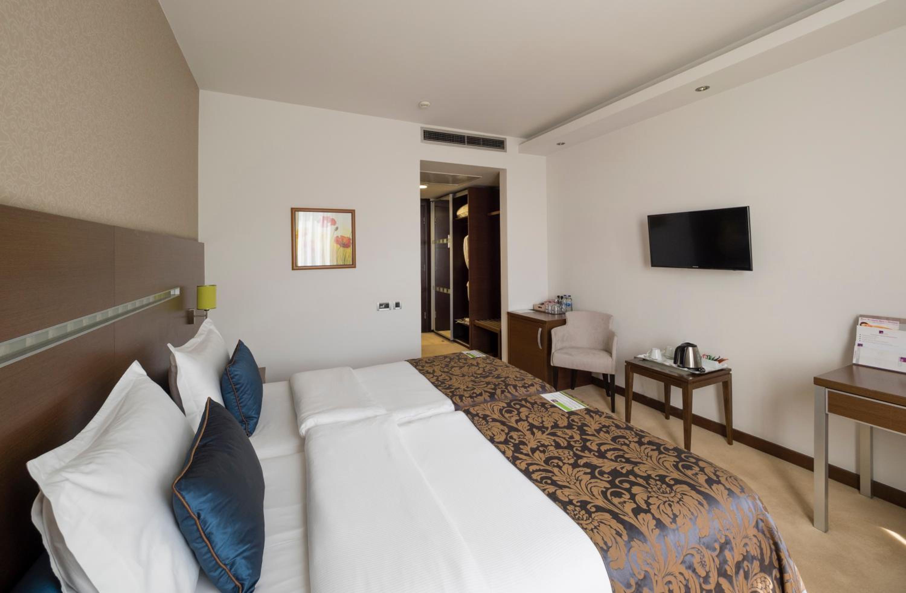Superior Twin Room - Photo 7