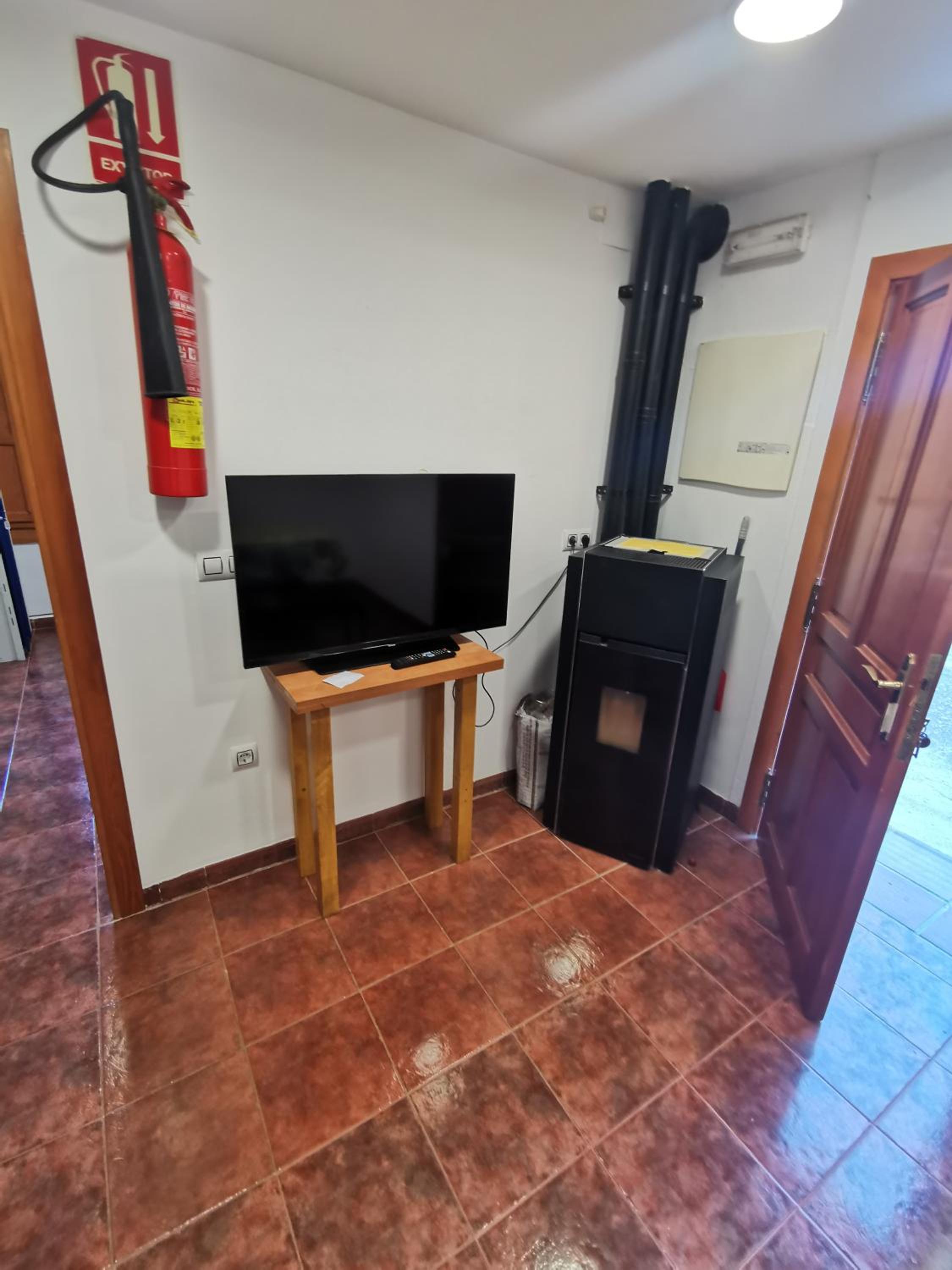 Family Room - Photo 3