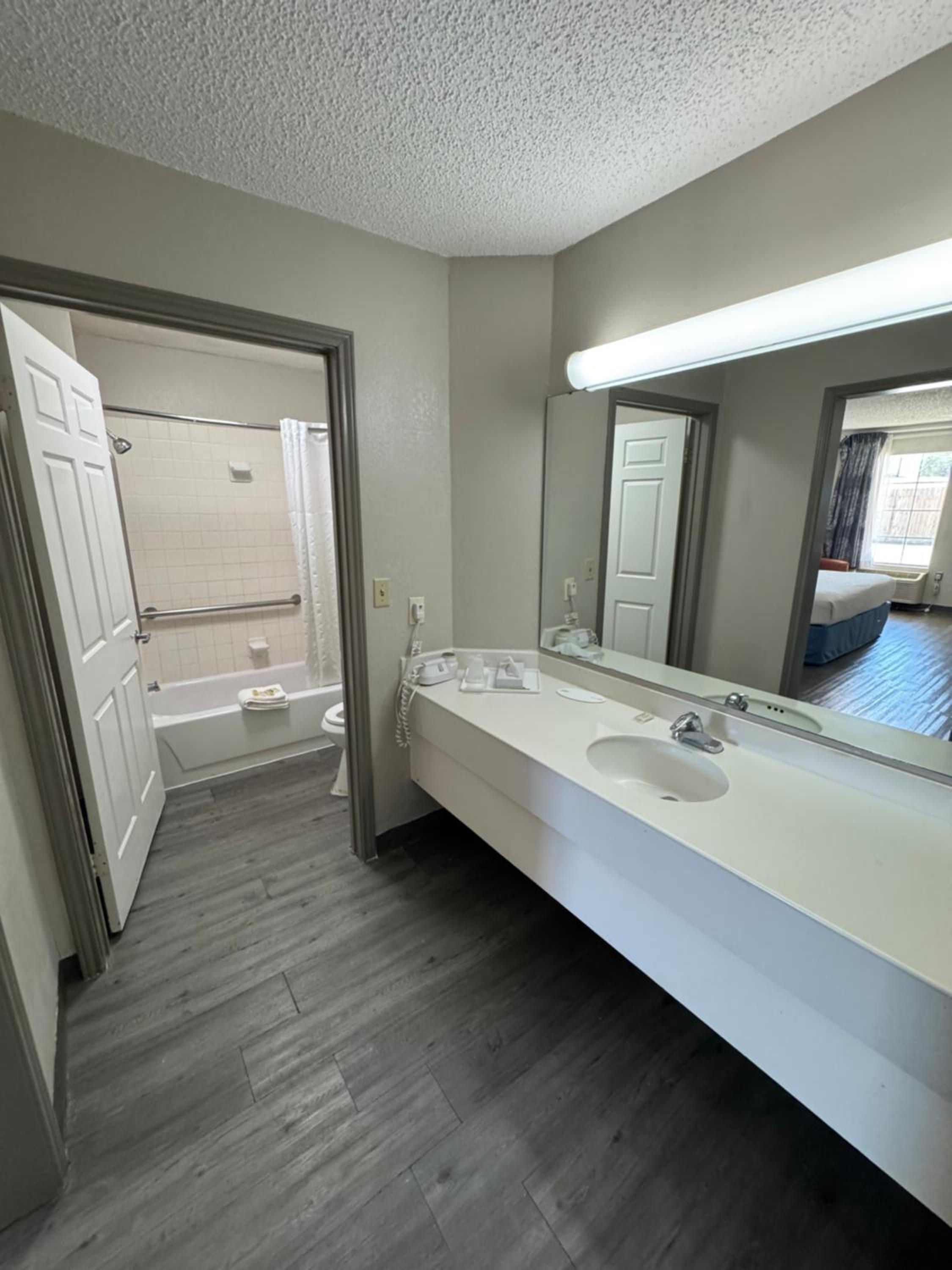 King Studio Suite - Non-Smoking photo 3