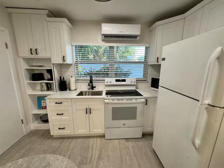 Deluxe One-Bedroom Apartment