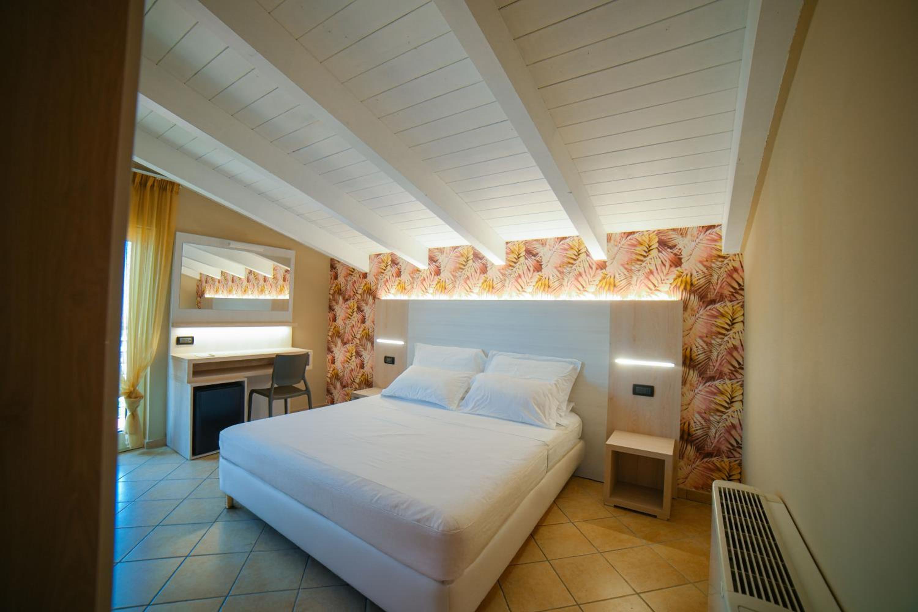 Double Room with Balcony and Sea View photo 3
