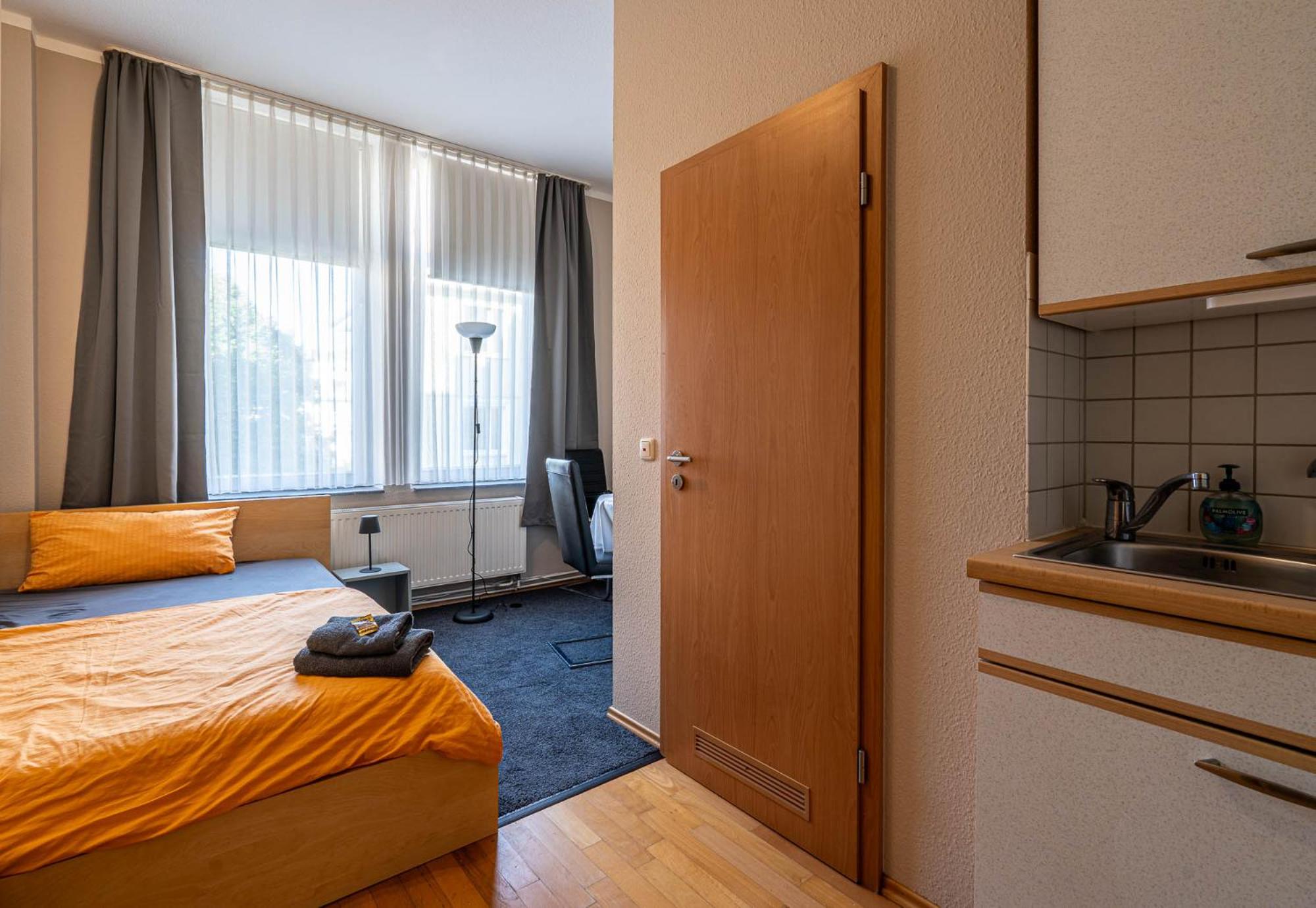 Single Room with Bathroom photo 1
