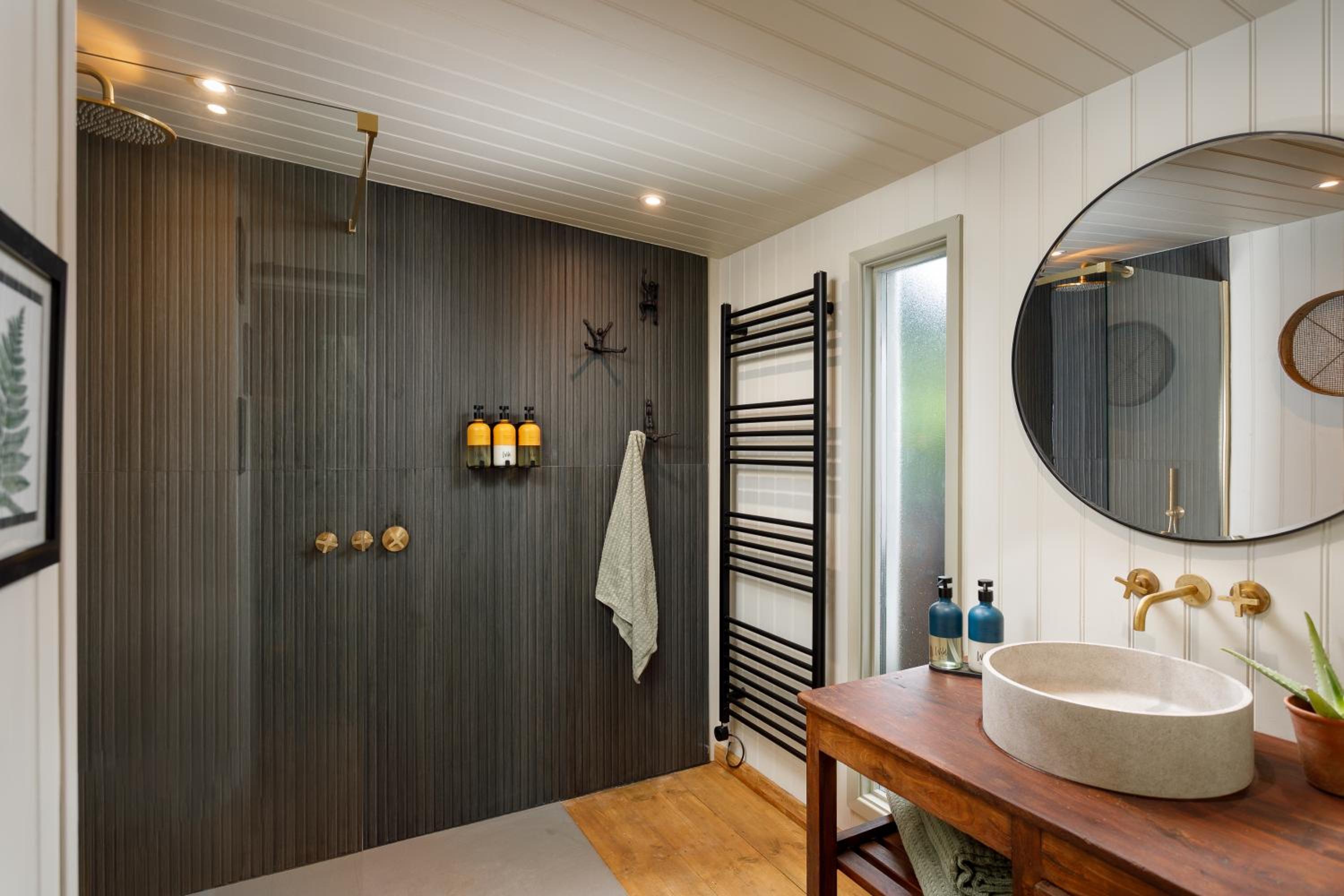 Suite with Hot Tub photo 3
