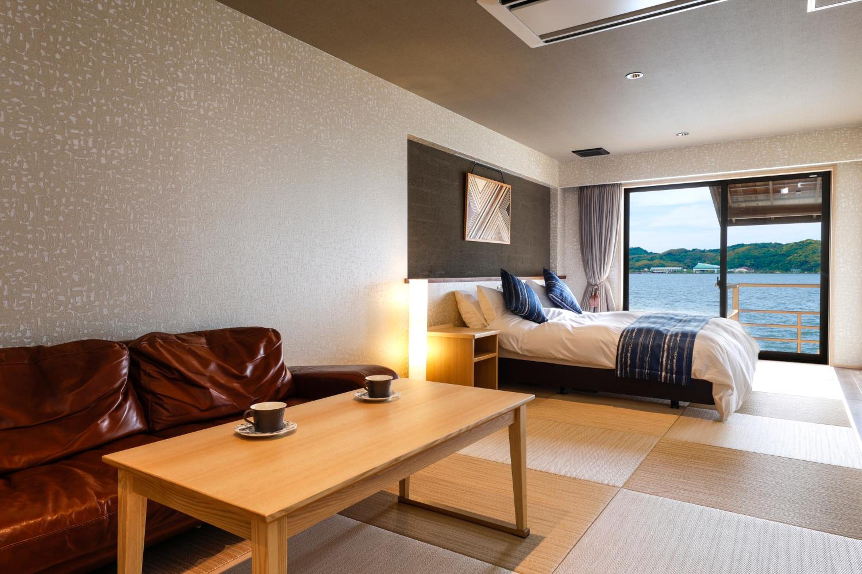 Deluxe Double Room with Balcony photo 2