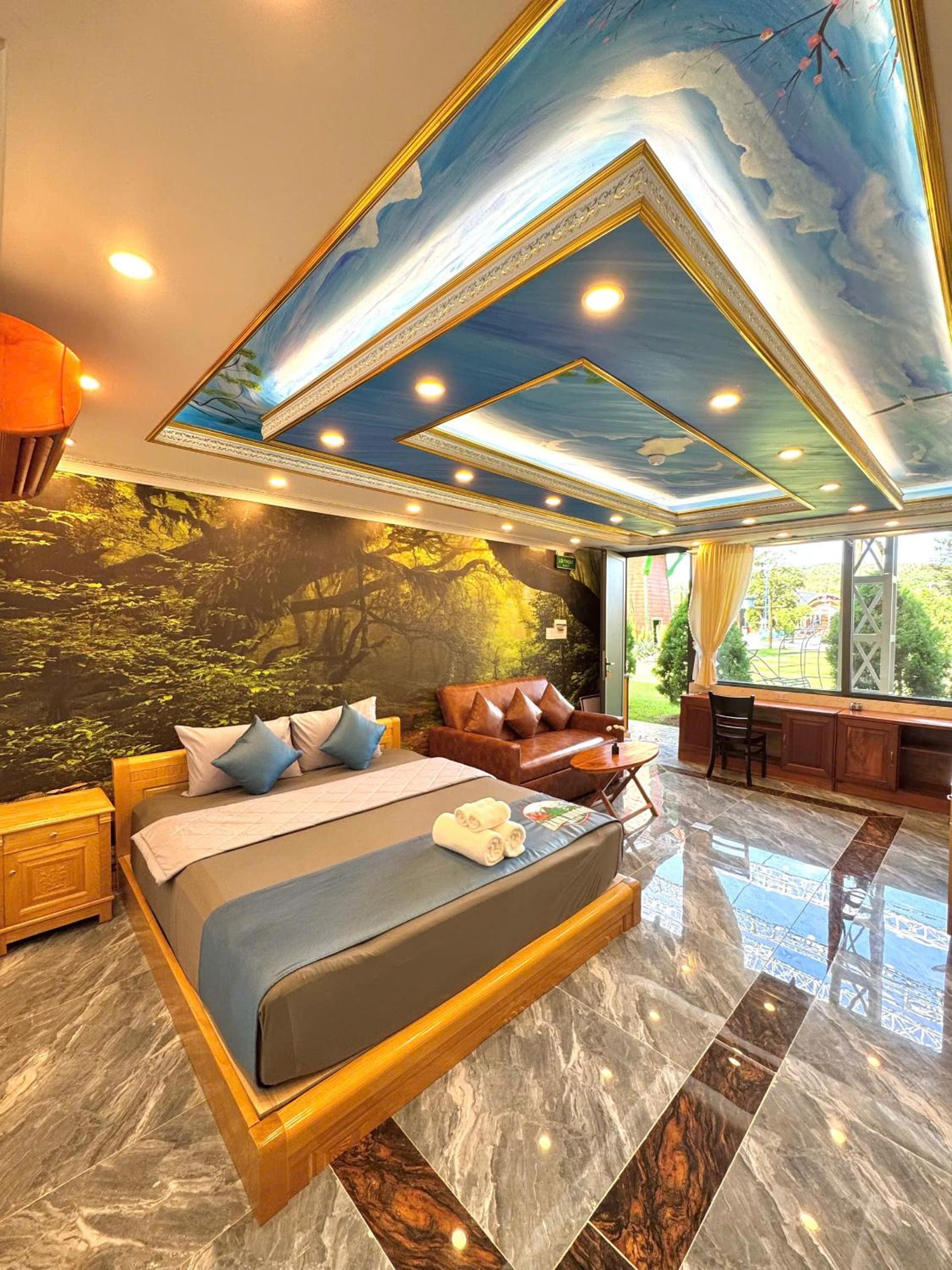 Queen Room photo 3