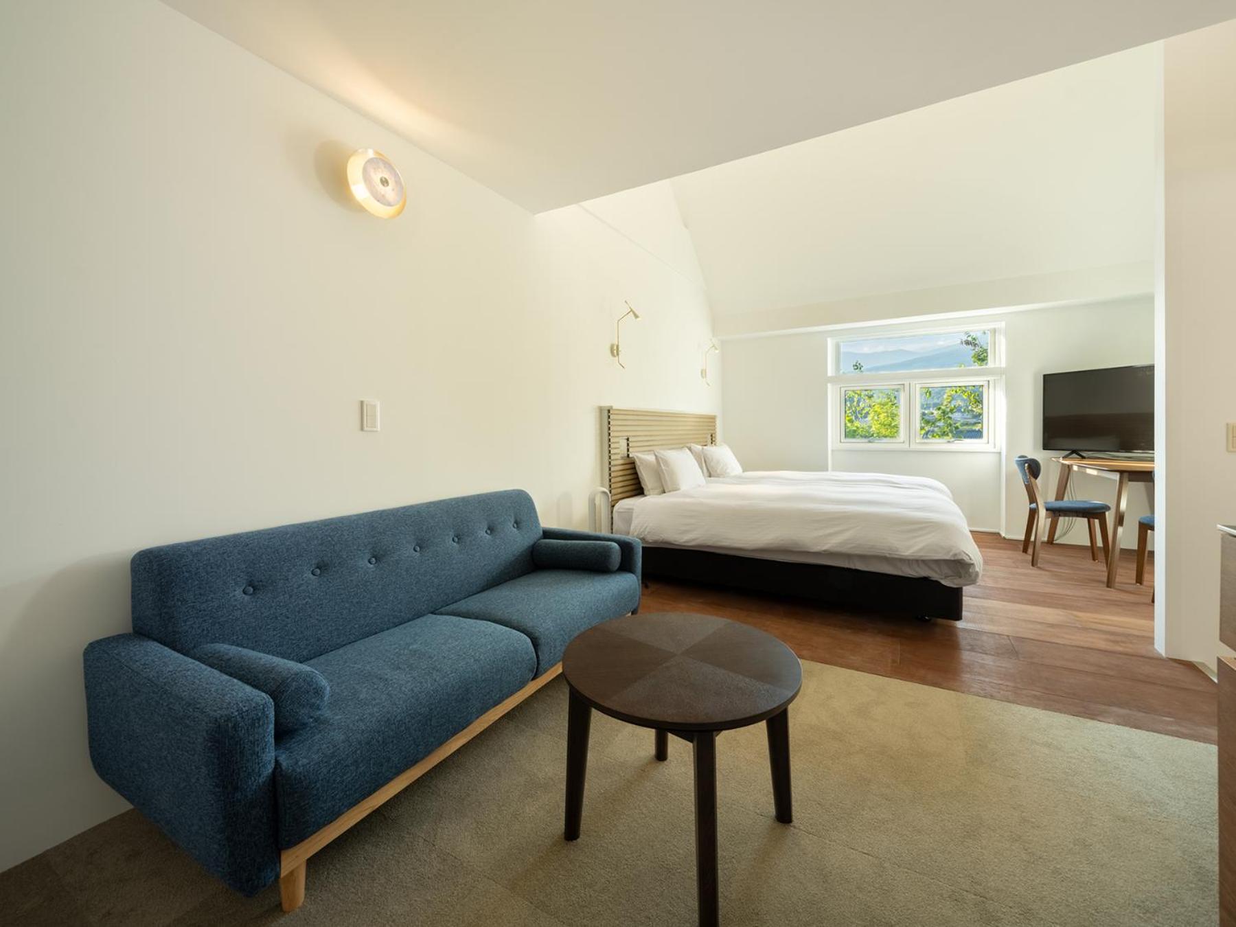 Standard Twin Room with Mountain View