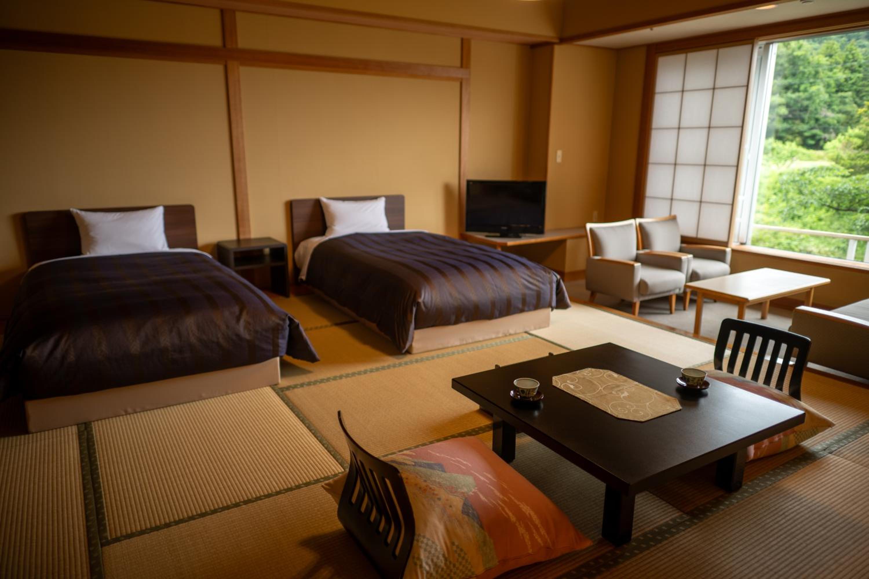 Deluxe Twin Room with Tatami Area - Non-Smoking photo 2