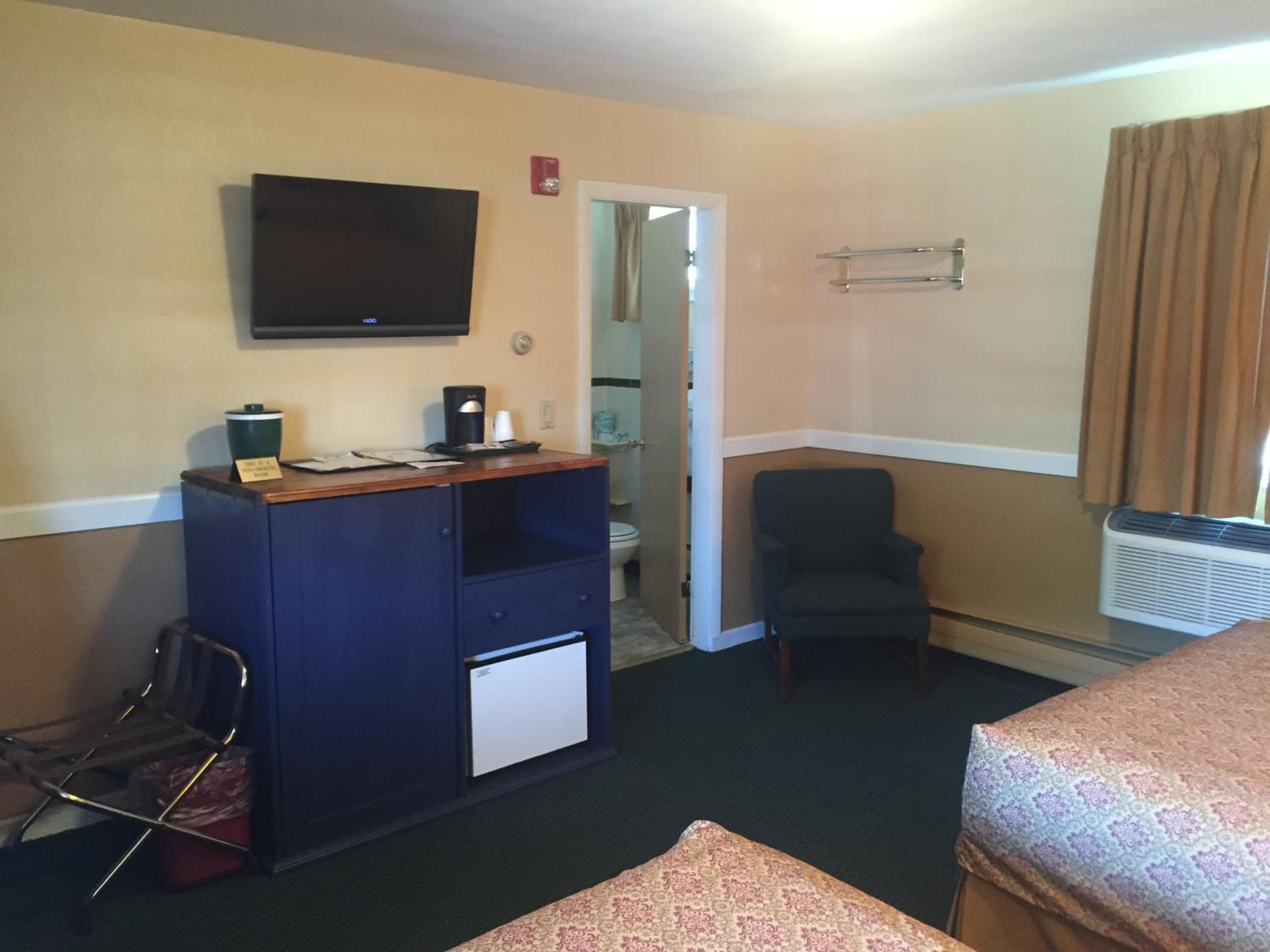 Queen Room with Two Queen Beds with Balcony photo 1