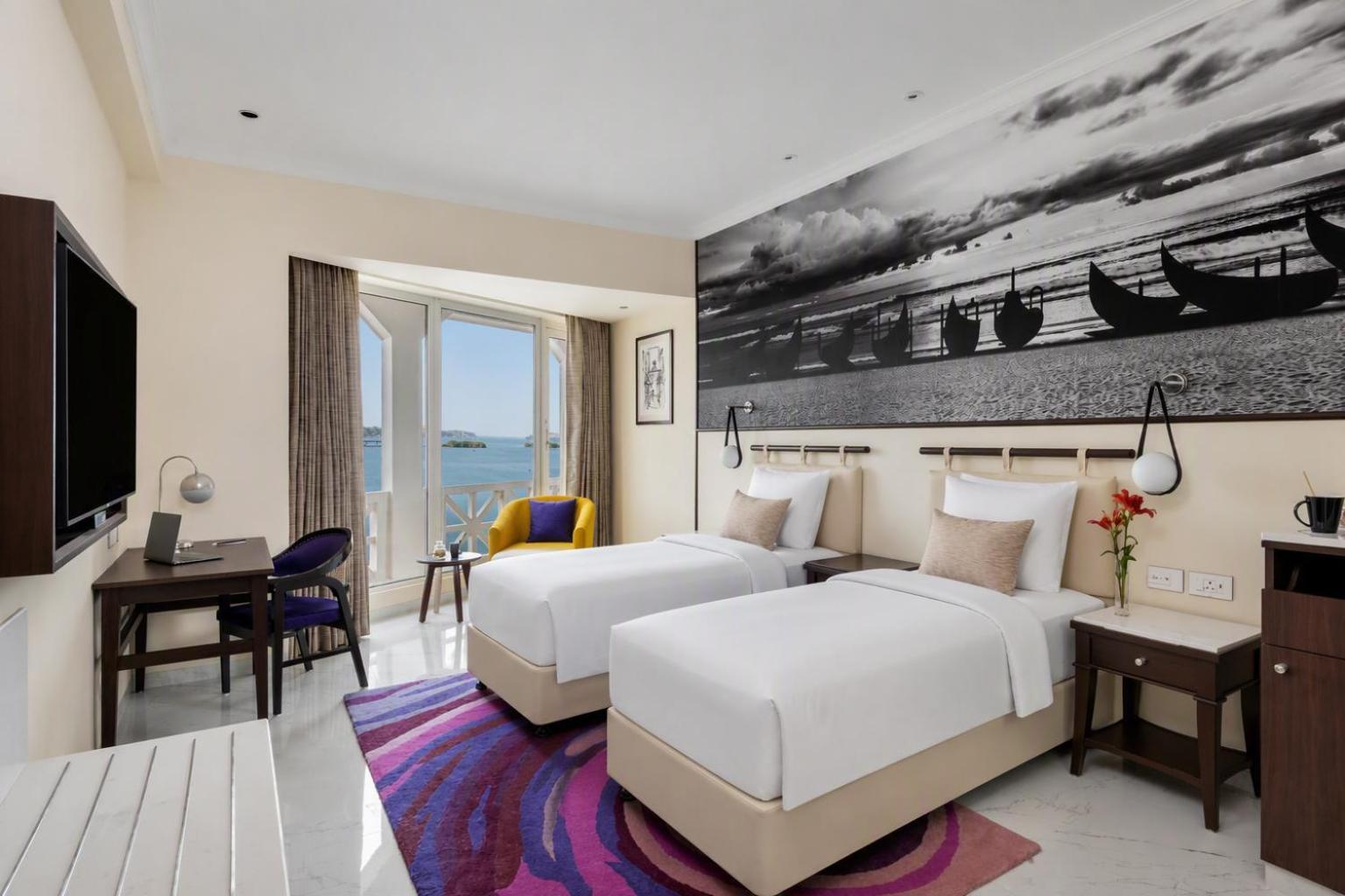 Deluxe Twin Room at Vivanta Ernakulam, Marine Drive