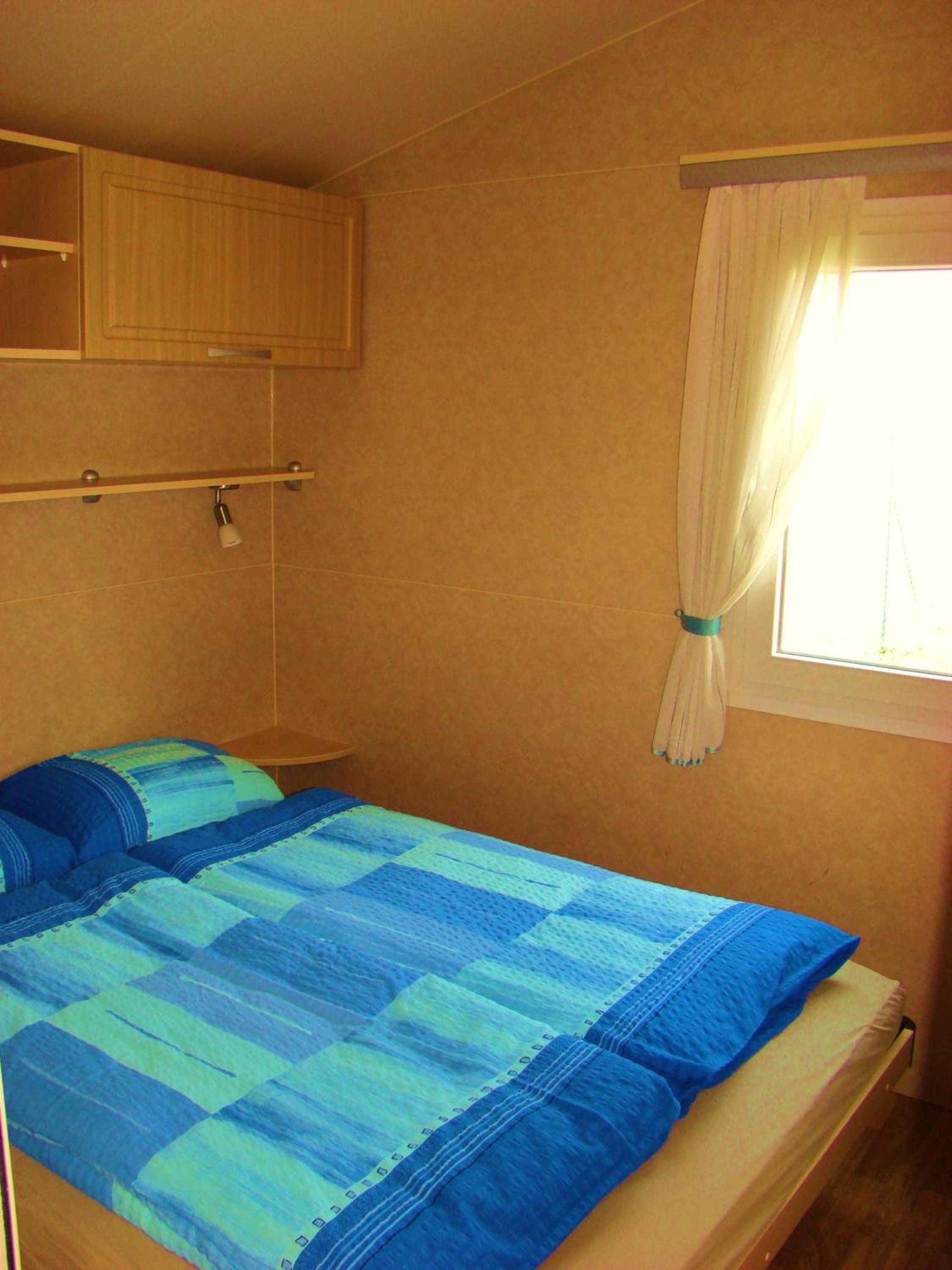 Mobile Home - Photo 2
