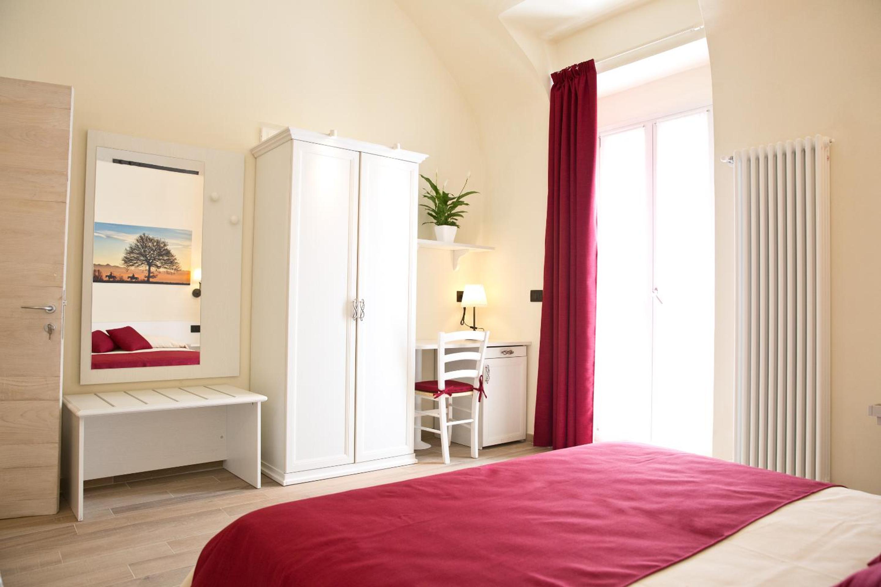 Deluxe Double Room (2 Adults + 1 Child) - Photo 2