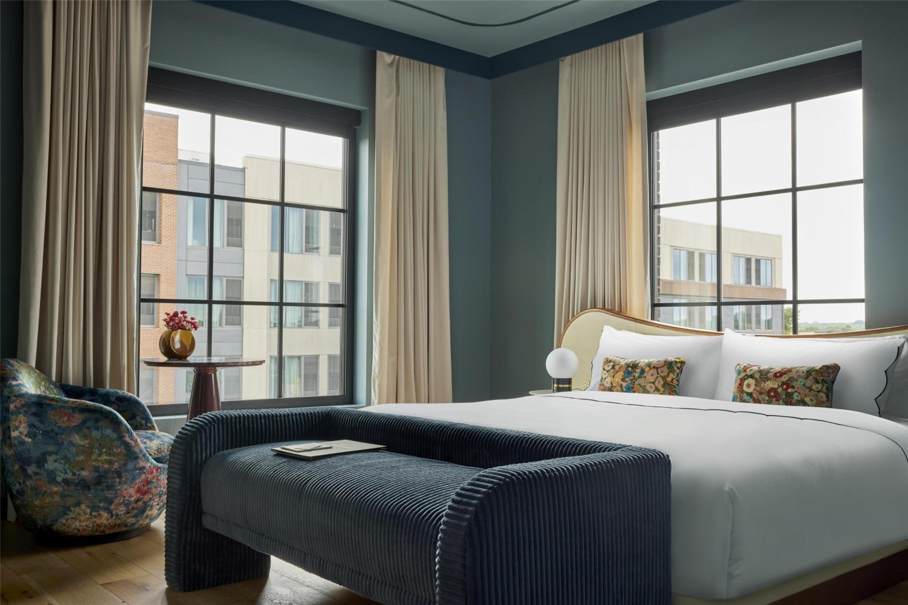 Deluxe King Room - Photo 1