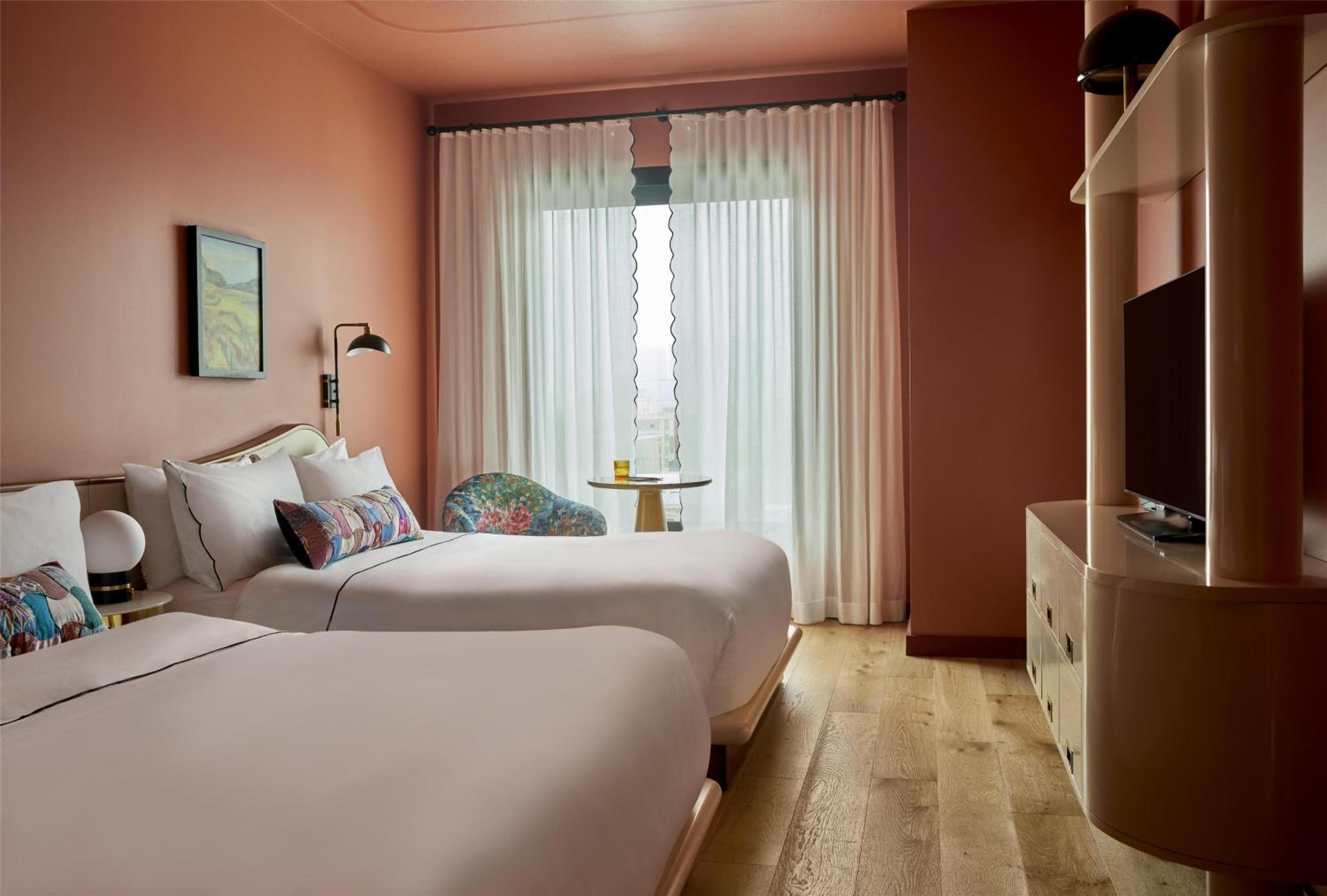 Queen Room with Two Queen Beds - Photo 2